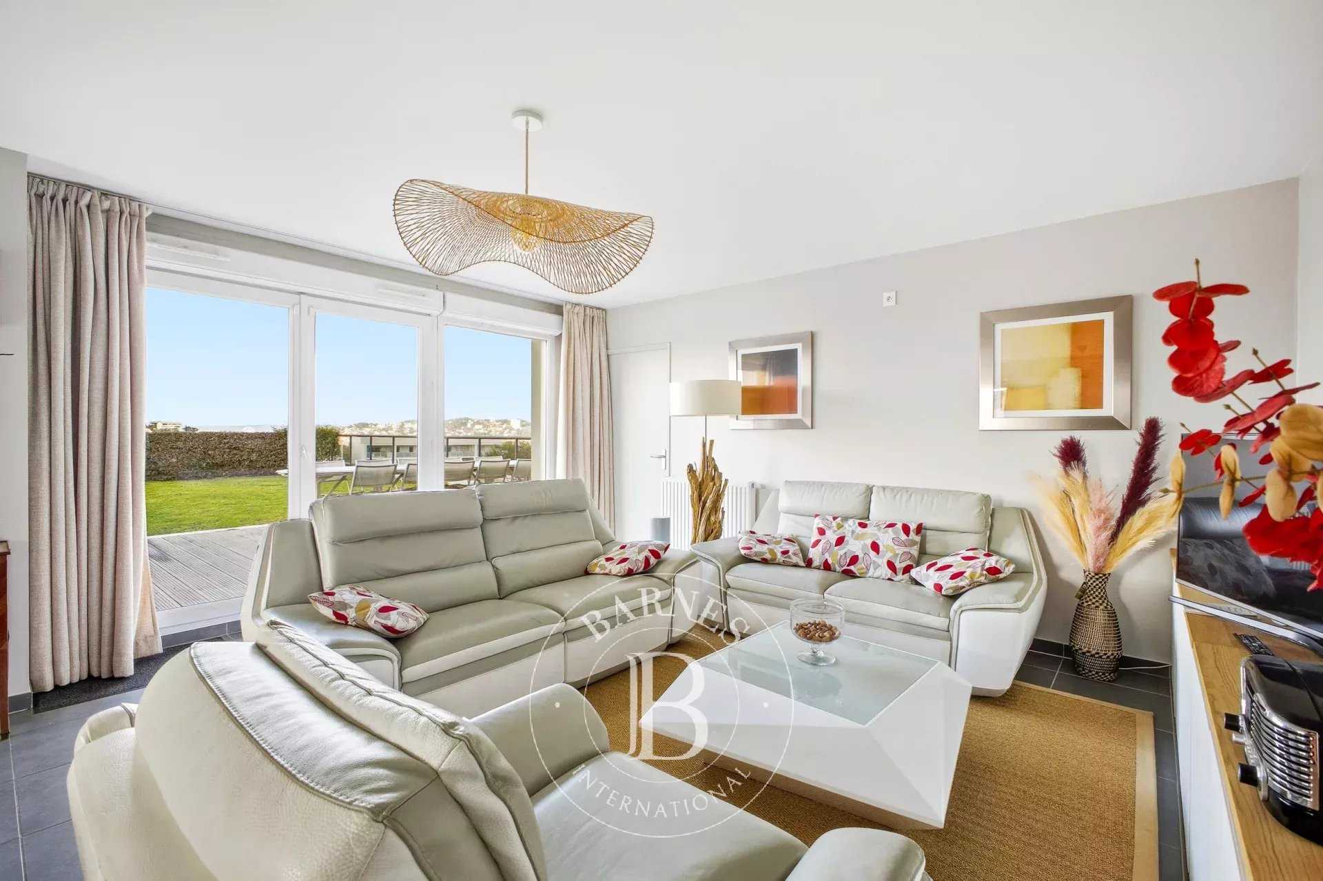 Apartment Marseille 13008  -  ref 86481003 (picture 1)