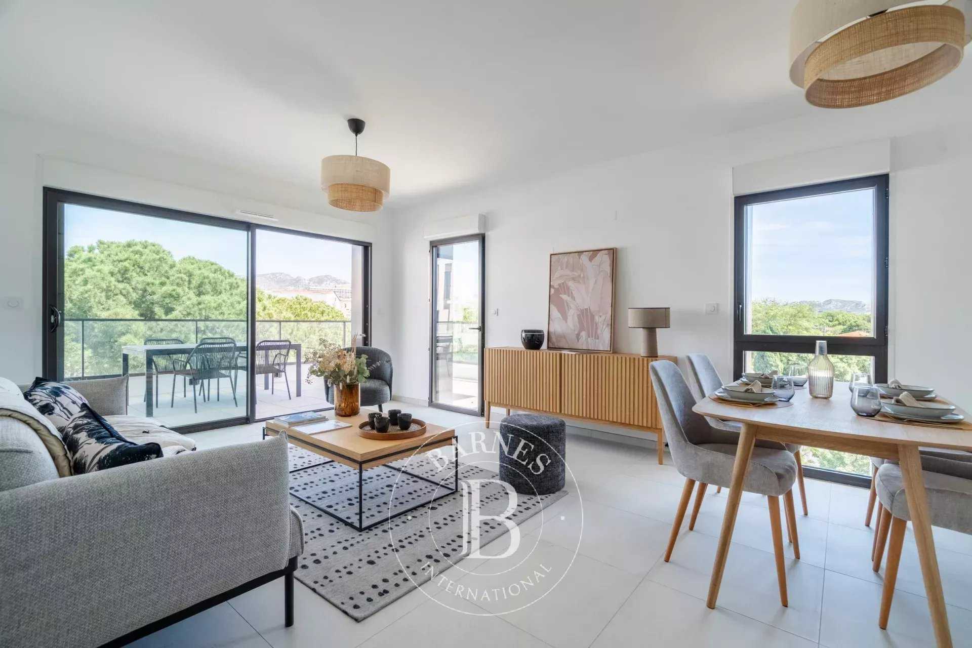 Apartment Marseille 13008  -  ref 85985208 (picture 1)