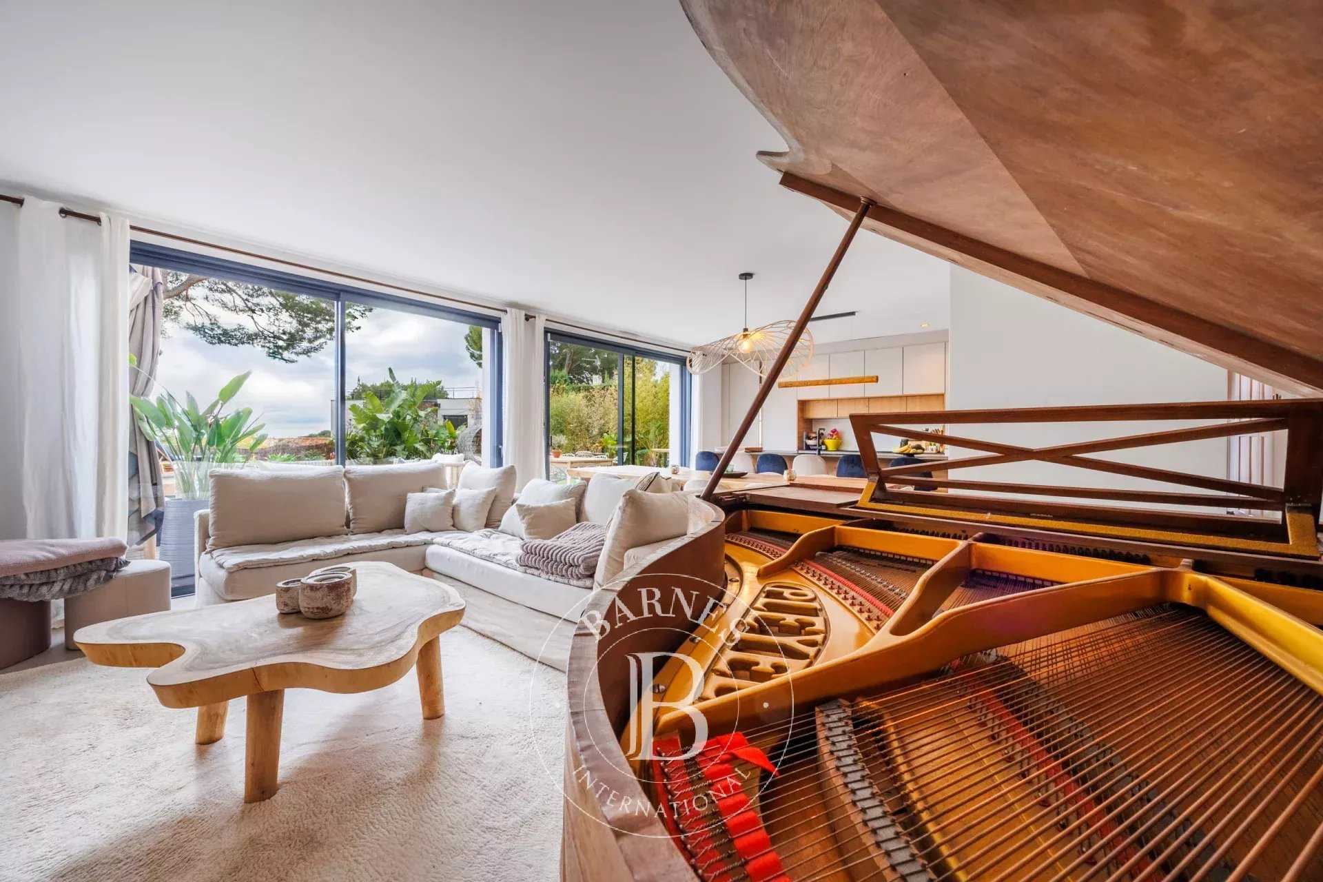 Villa Cassis  -  ref 85671995 (picture 1)