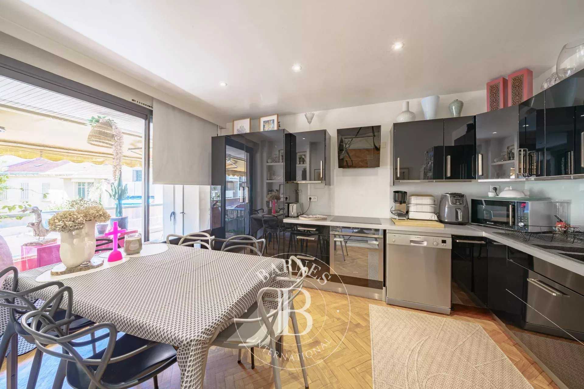 Apartment Marseille 13008  -  ref 86050588 (picture 2)