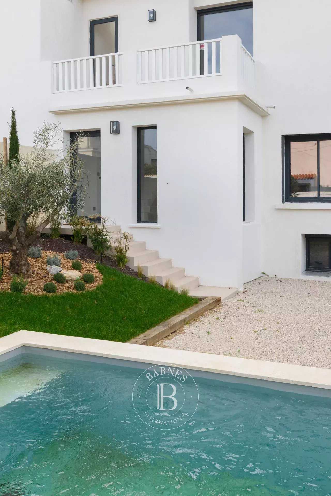 Villa Marseille 13008  -  ref 86741489 (picture 1)