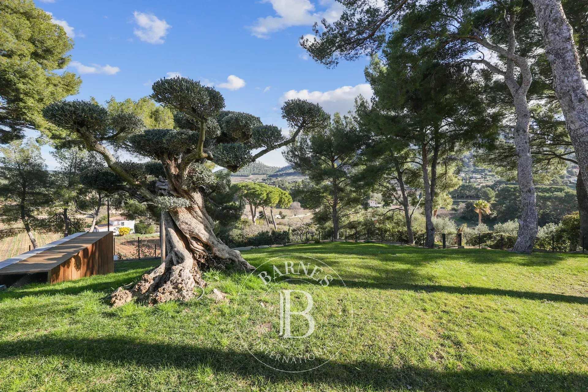 Villa Cassis  -  ref 83936430 (picture 2)