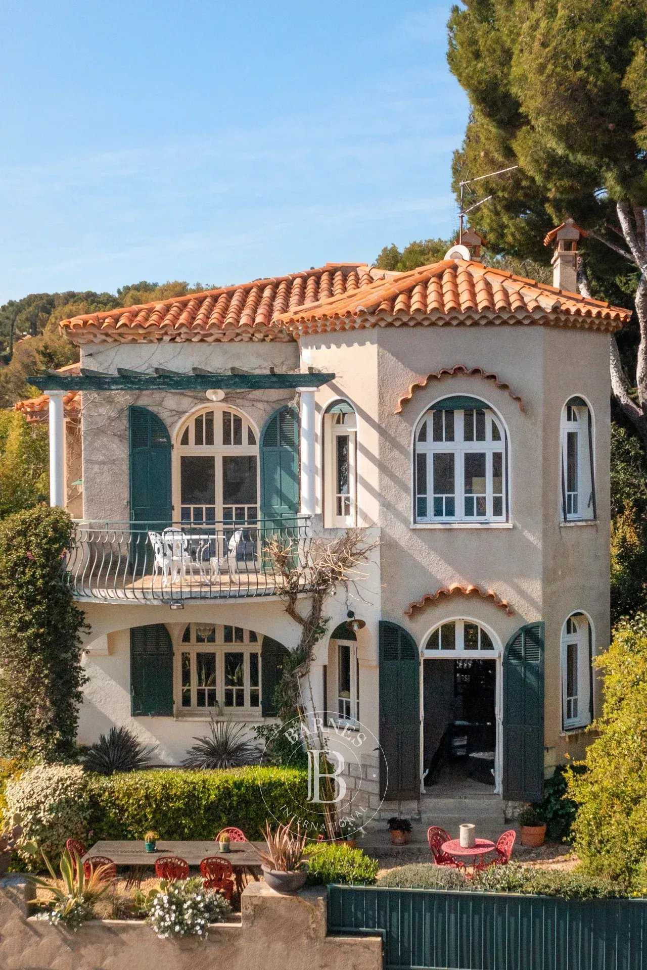 Cassis  - Maison 8 Pi&egrave;ces 5 Chambres