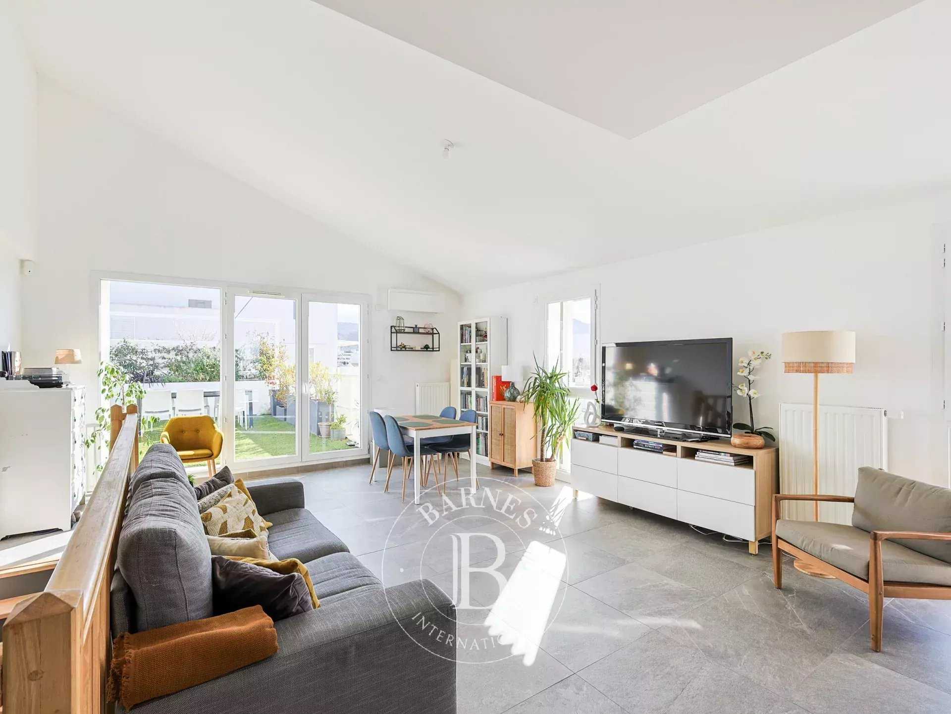 Apartment Marseille 13008  -  ref 86743601 (picture 1)
