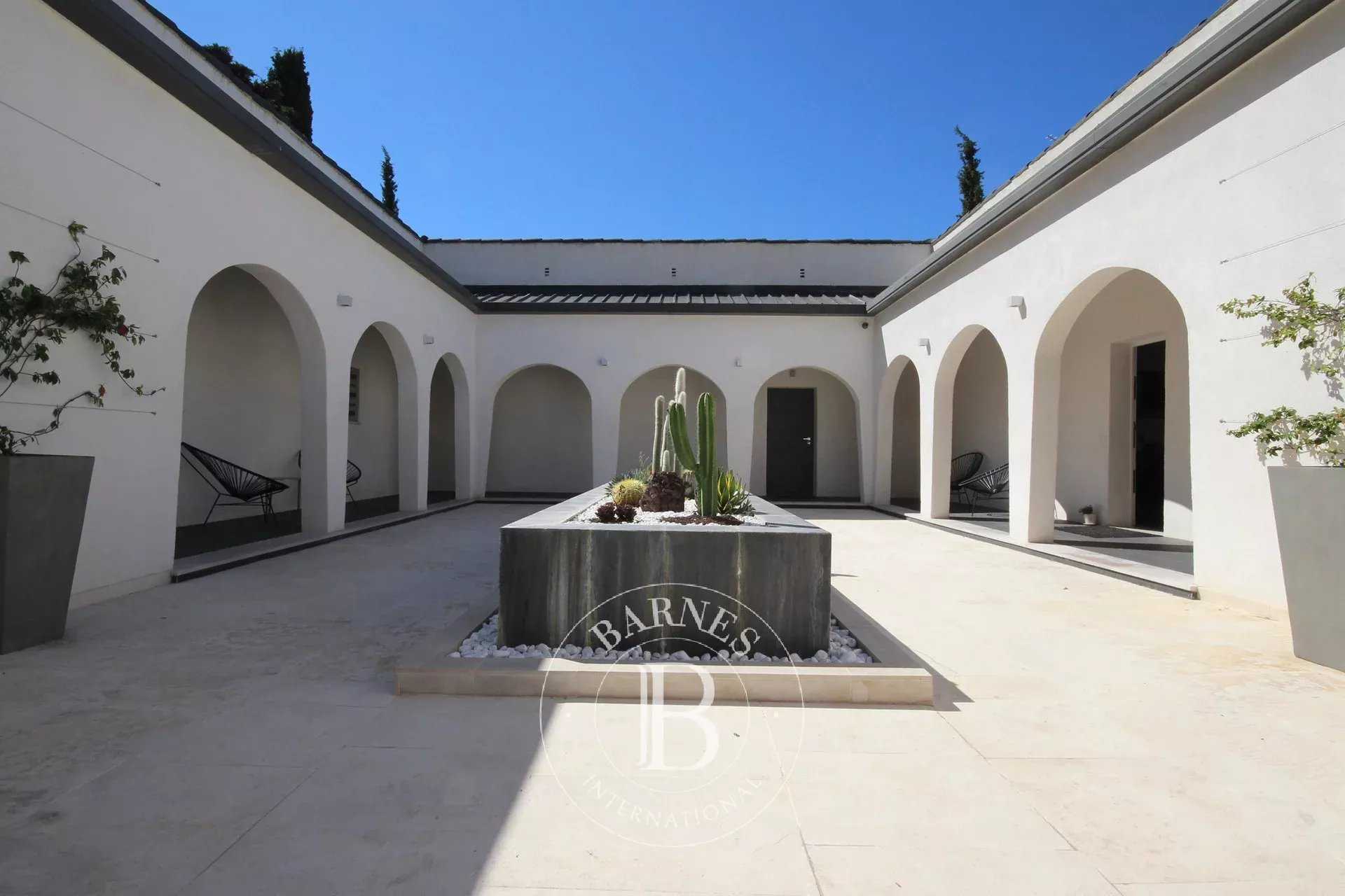 Villa Cassis  -  ref 3568891 (picture 1)