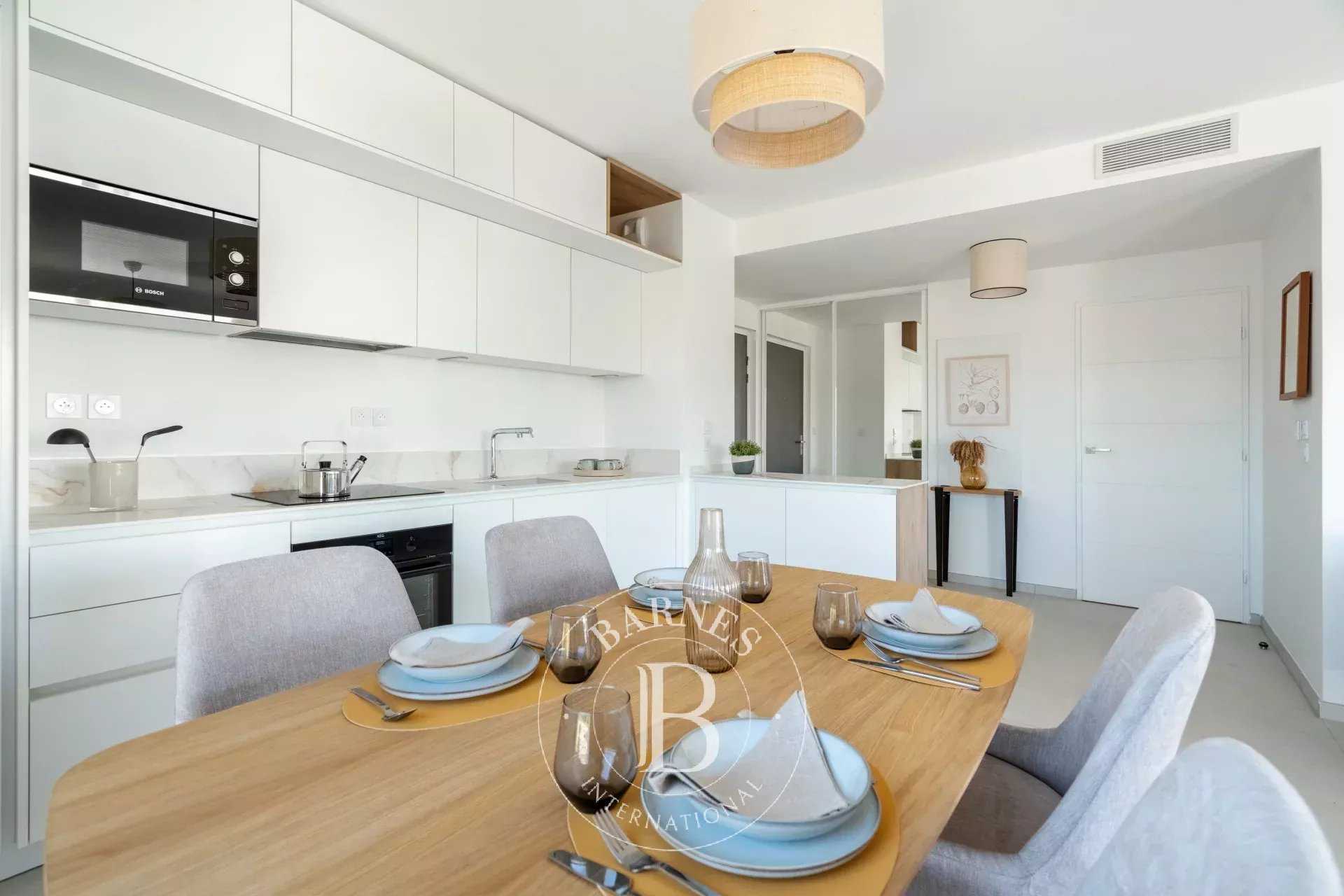 Apartment Marseille 13008  -  ref 85985208 (picture 2)