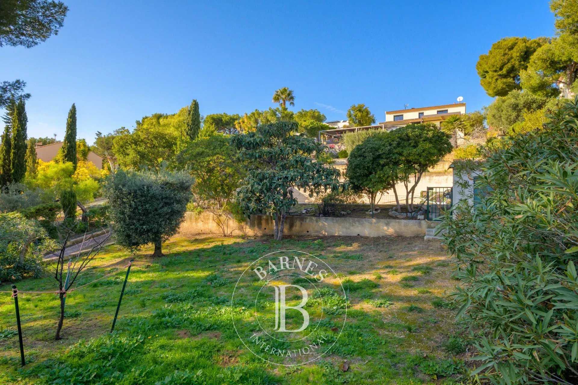 Villa Cassis  -  ref 85647968 (picture 2)