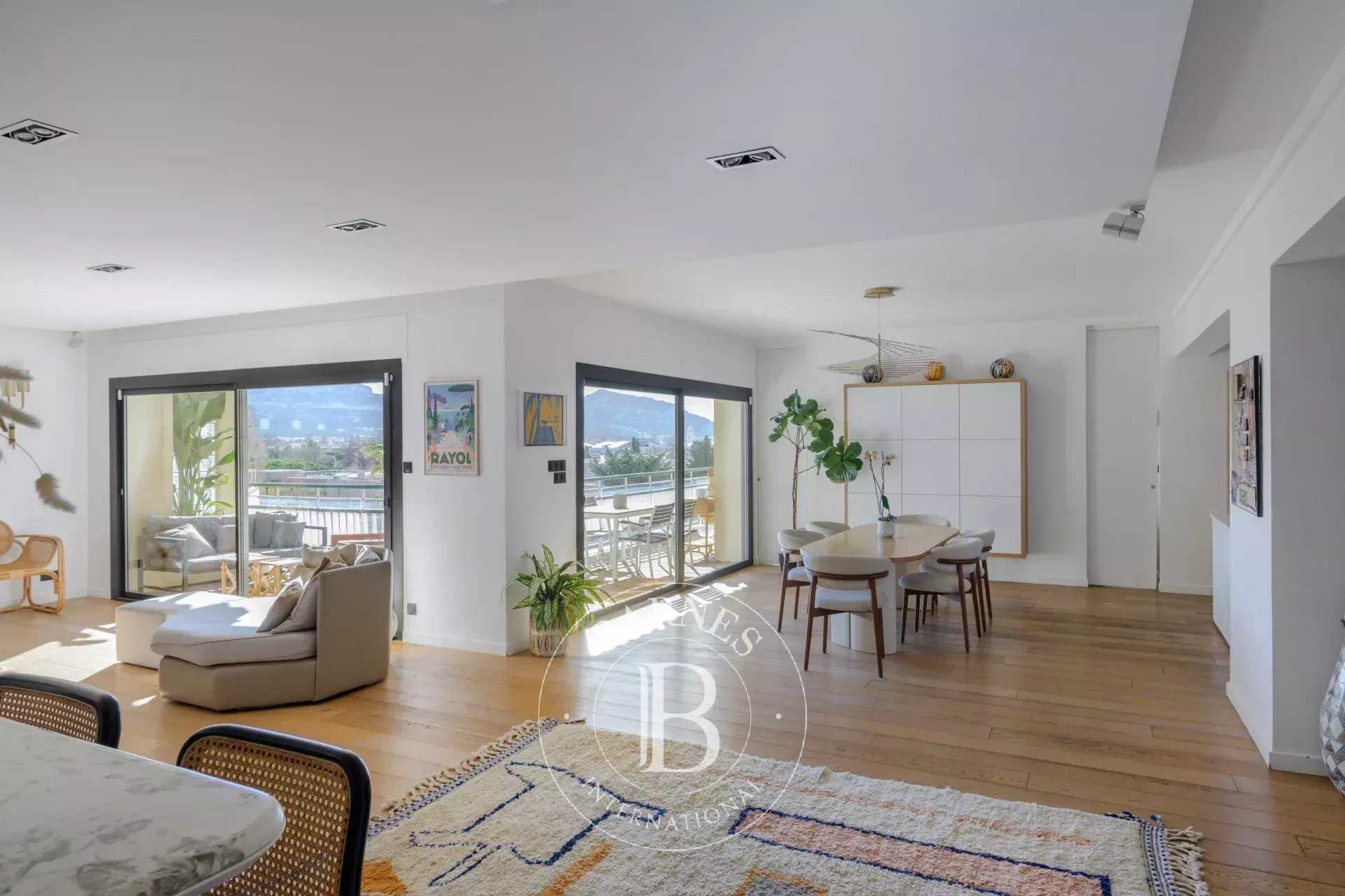 Appartement Marseille 13008  -  ref 85613969 (picture 1)