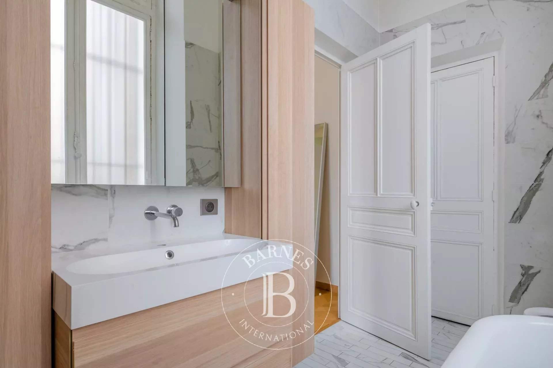Marseille  - Appartement 7 Pièces 4 Chambres - picture 9