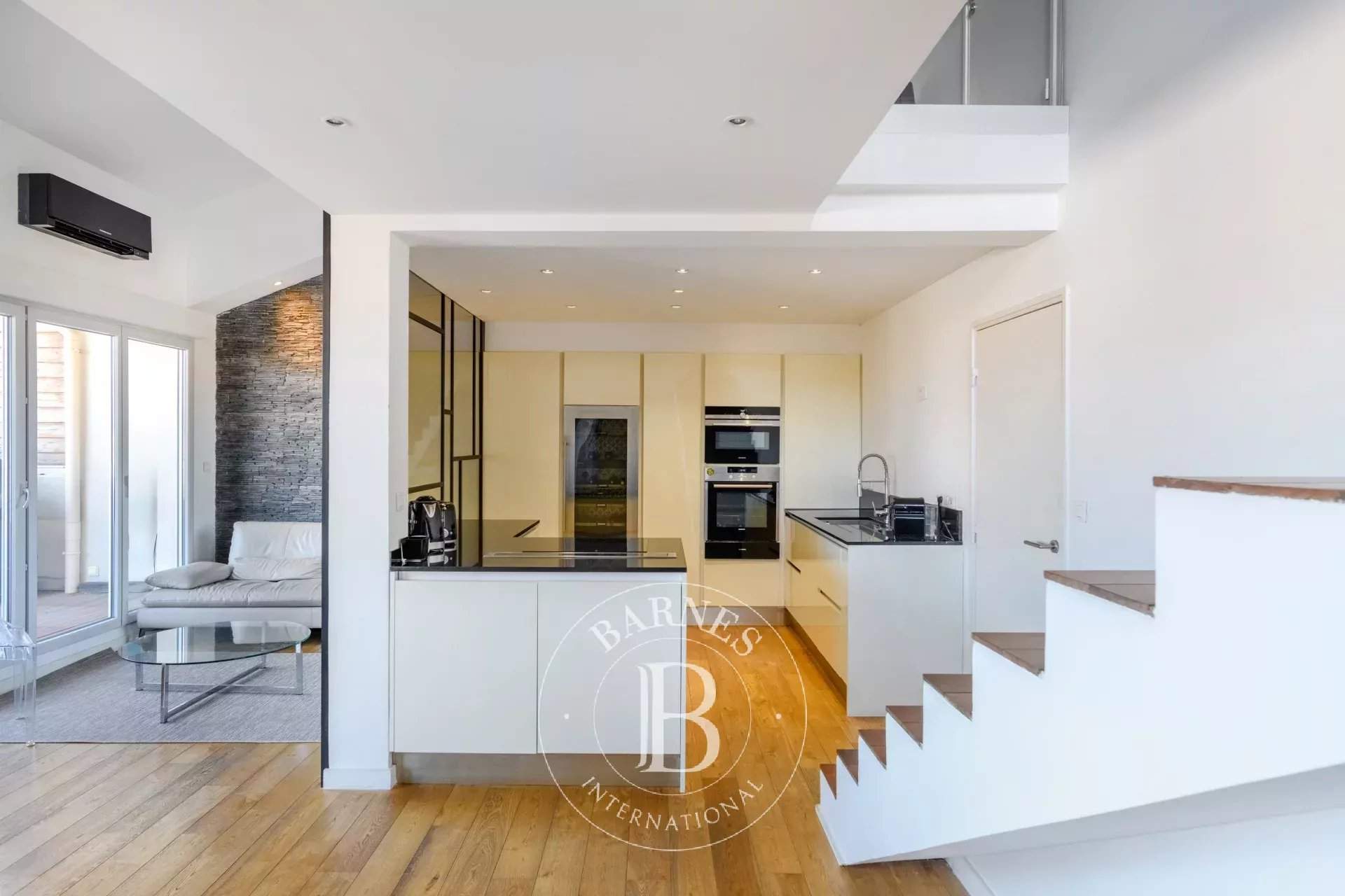 Marseille  - Appartement 6 Pi&egrave;ces 3 Chambres - picture 8