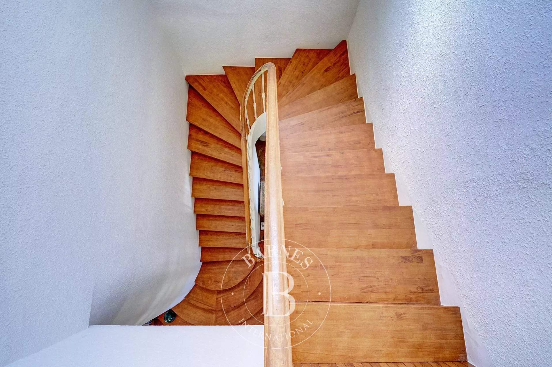 Aubagne  - Maison 10 Pièces 4 Chambres - picture 9