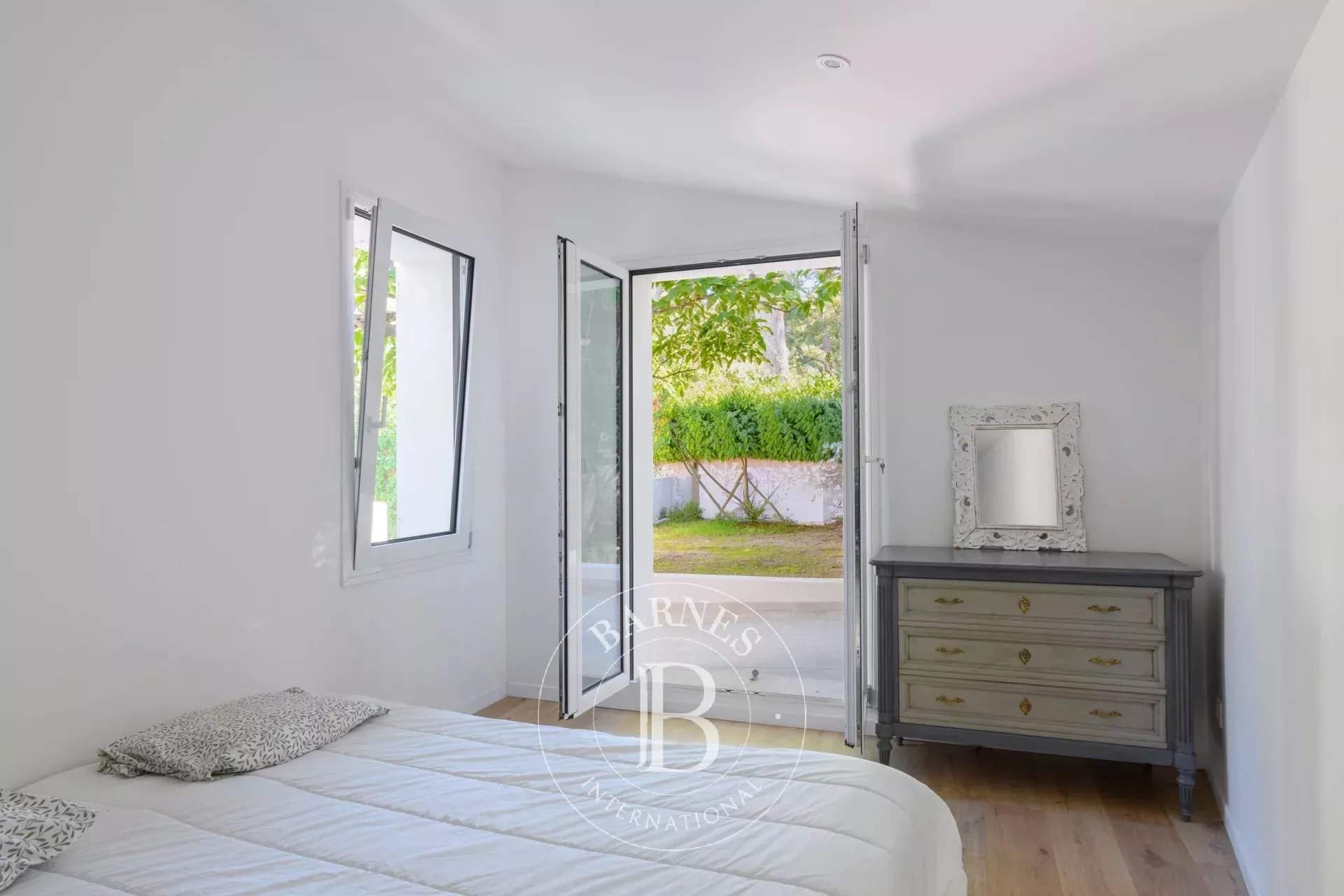 Marseille  - Maison 6 Pièces 5 Chambres - picture 9