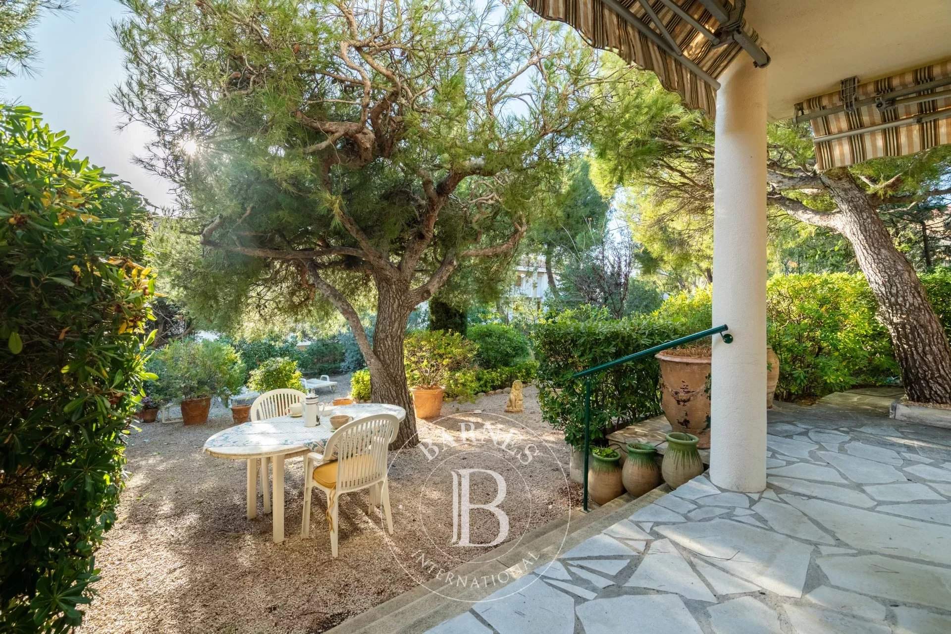 Cassis  - Piso 2 Cuartos, 1 Habitacion - picture 1