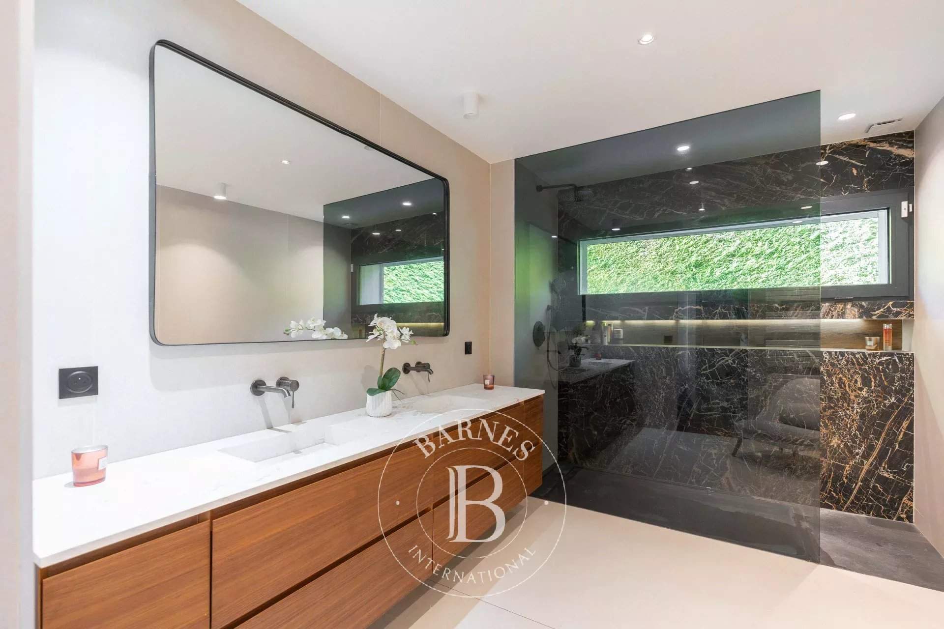 Marseille  - Maison 7 Pièces 5 Chambres - picture 10