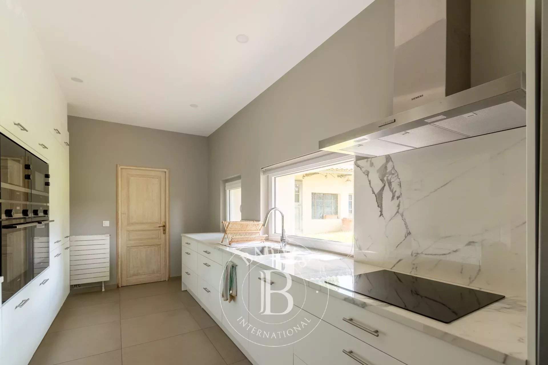 Aix-en-Provence  - House 6 Bedrooms - picture 12
