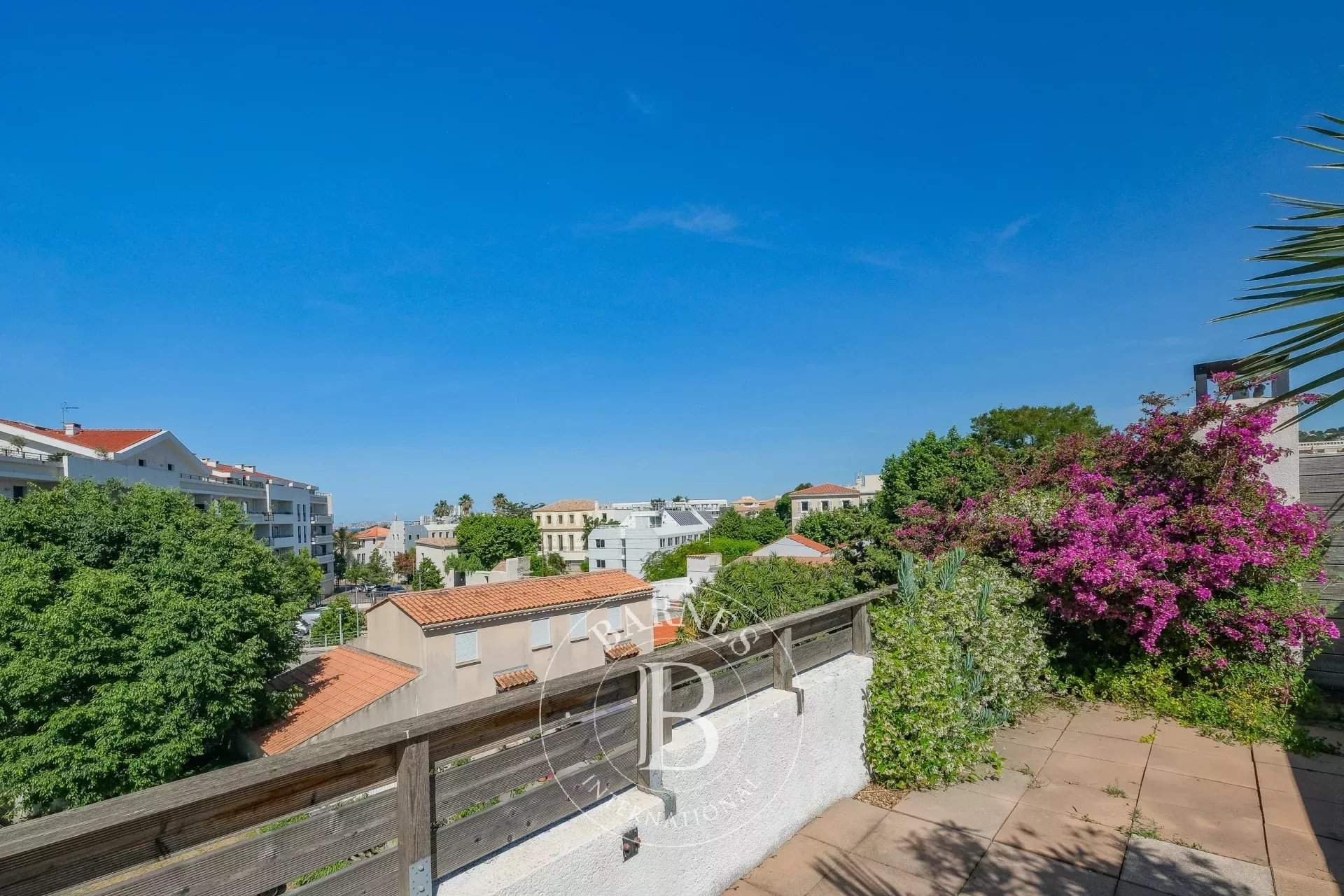 Marseille  - Apartment 4 Bedrooms - picture 2