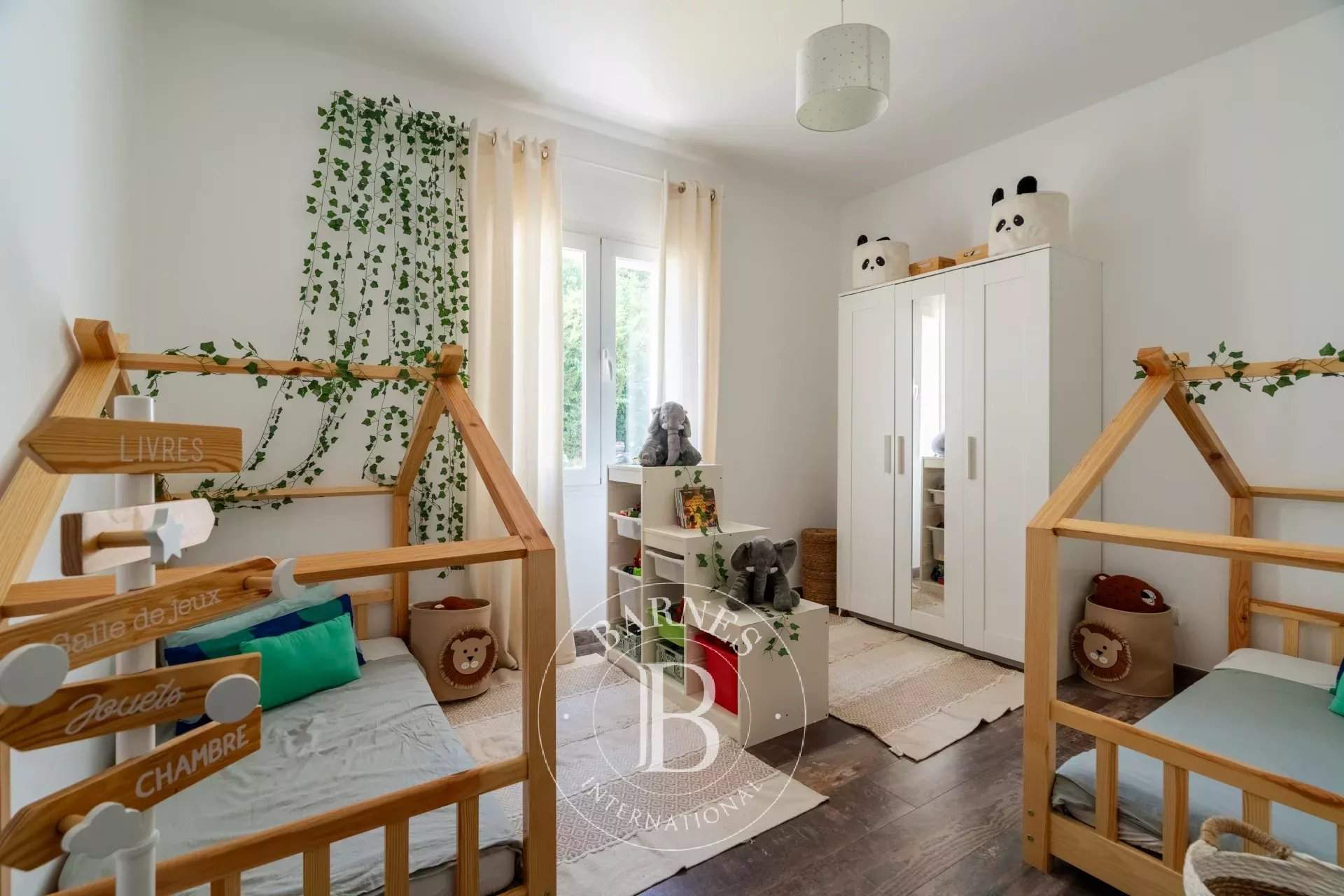 Aubagne  - Maison 7 Pièces 4 Chambres - picture 9