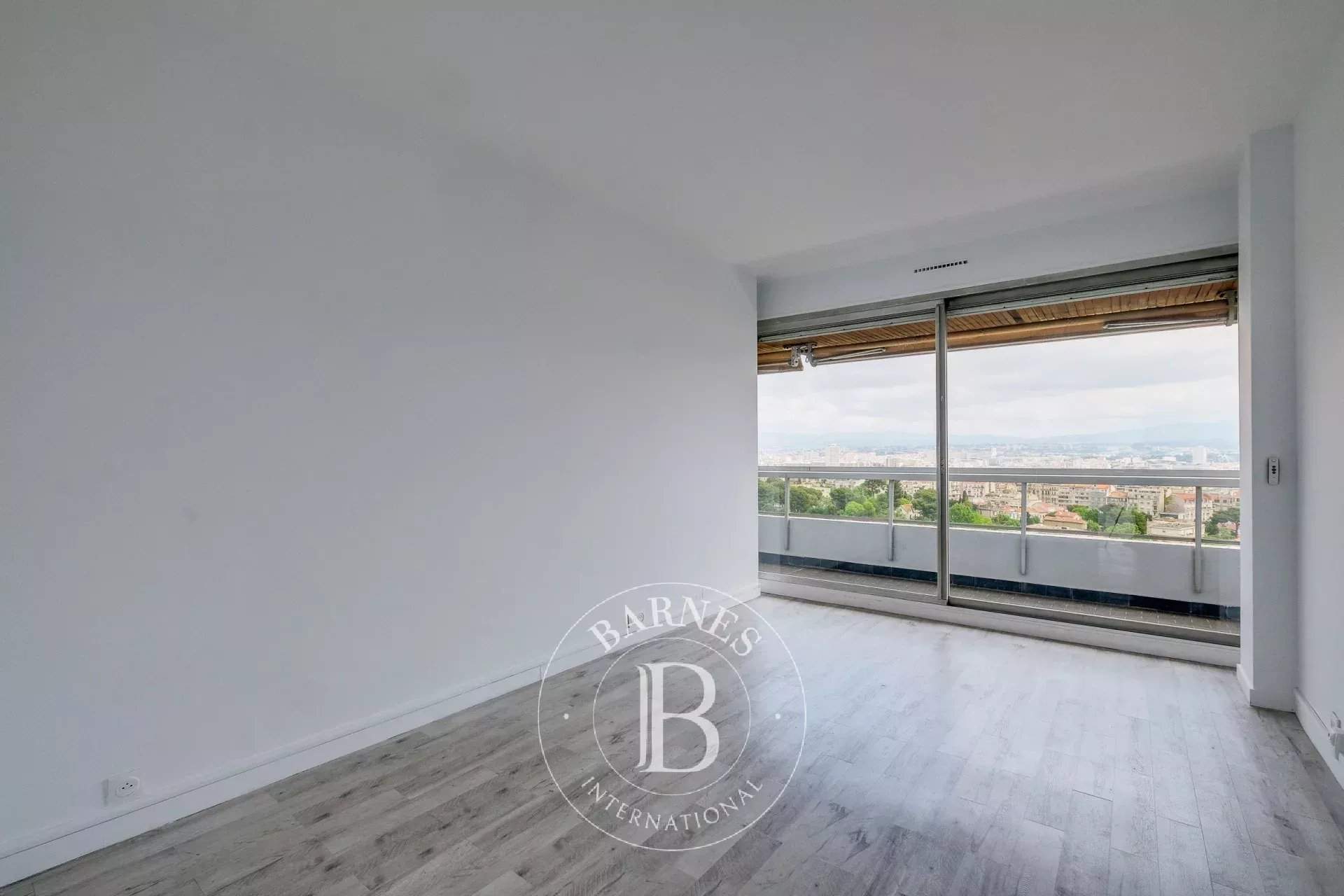 Marseille  - Apartment 3 Bedrooms - picture 12