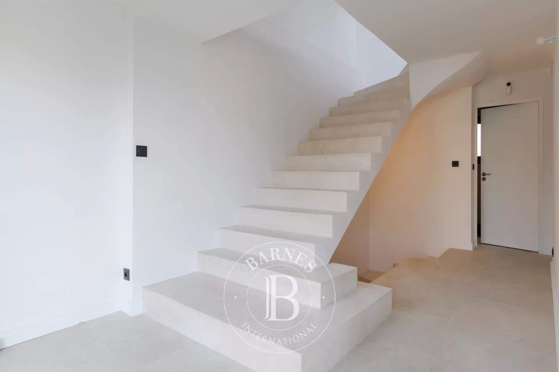 Marseille  - Villa 5 Pi&egrave;ces 4 Chambres - picture 11