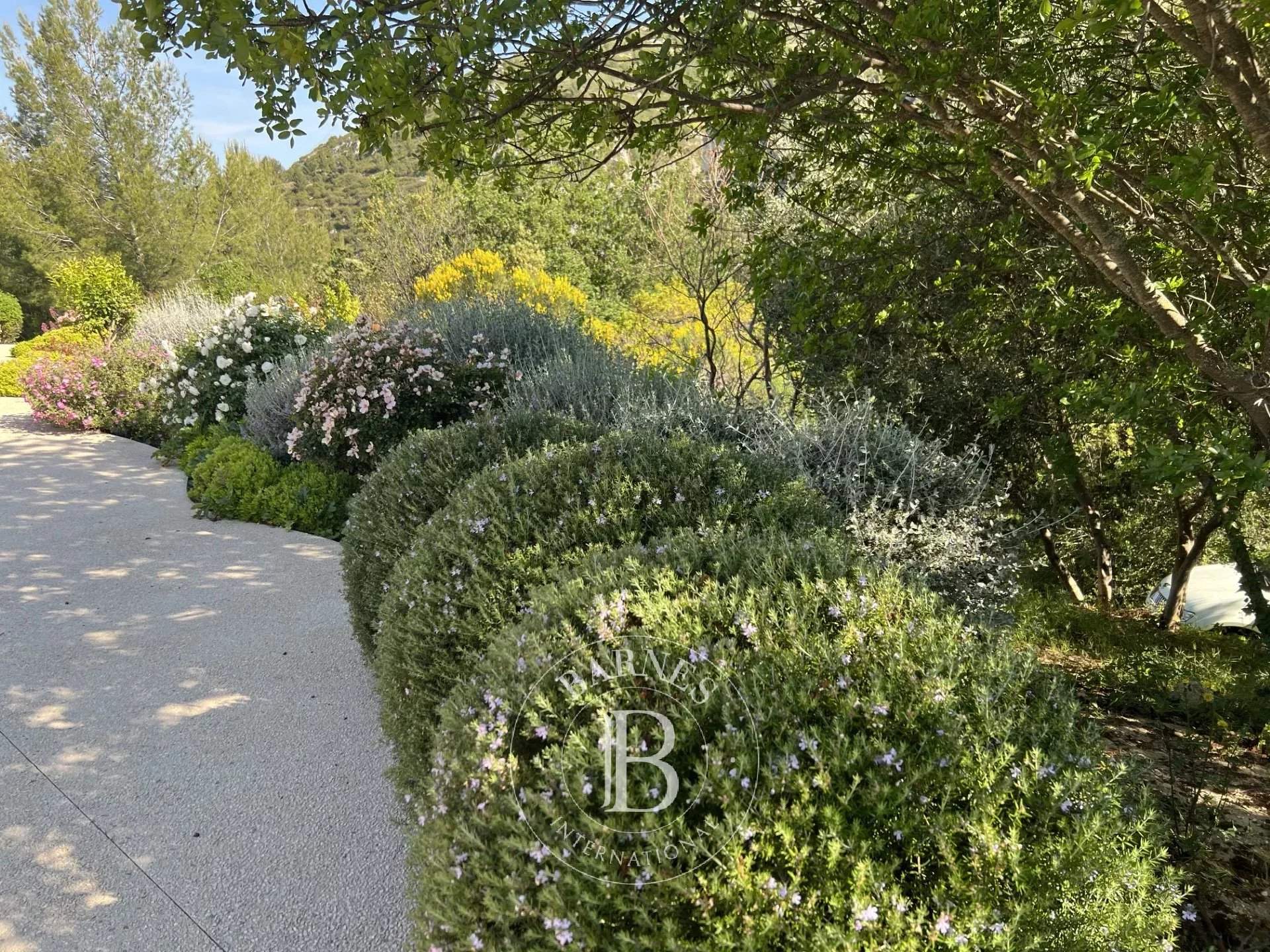 Gémenos  - Bastide 7 Pi&egrave;ces 4 Chambres - picture 9