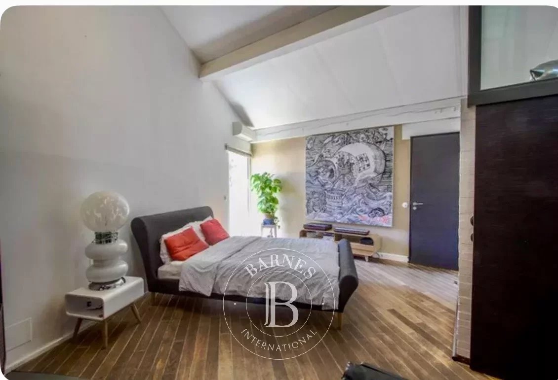 House to rent 4 Bedrooms 2411 sq ft Marseille 8 Région de Marseille €