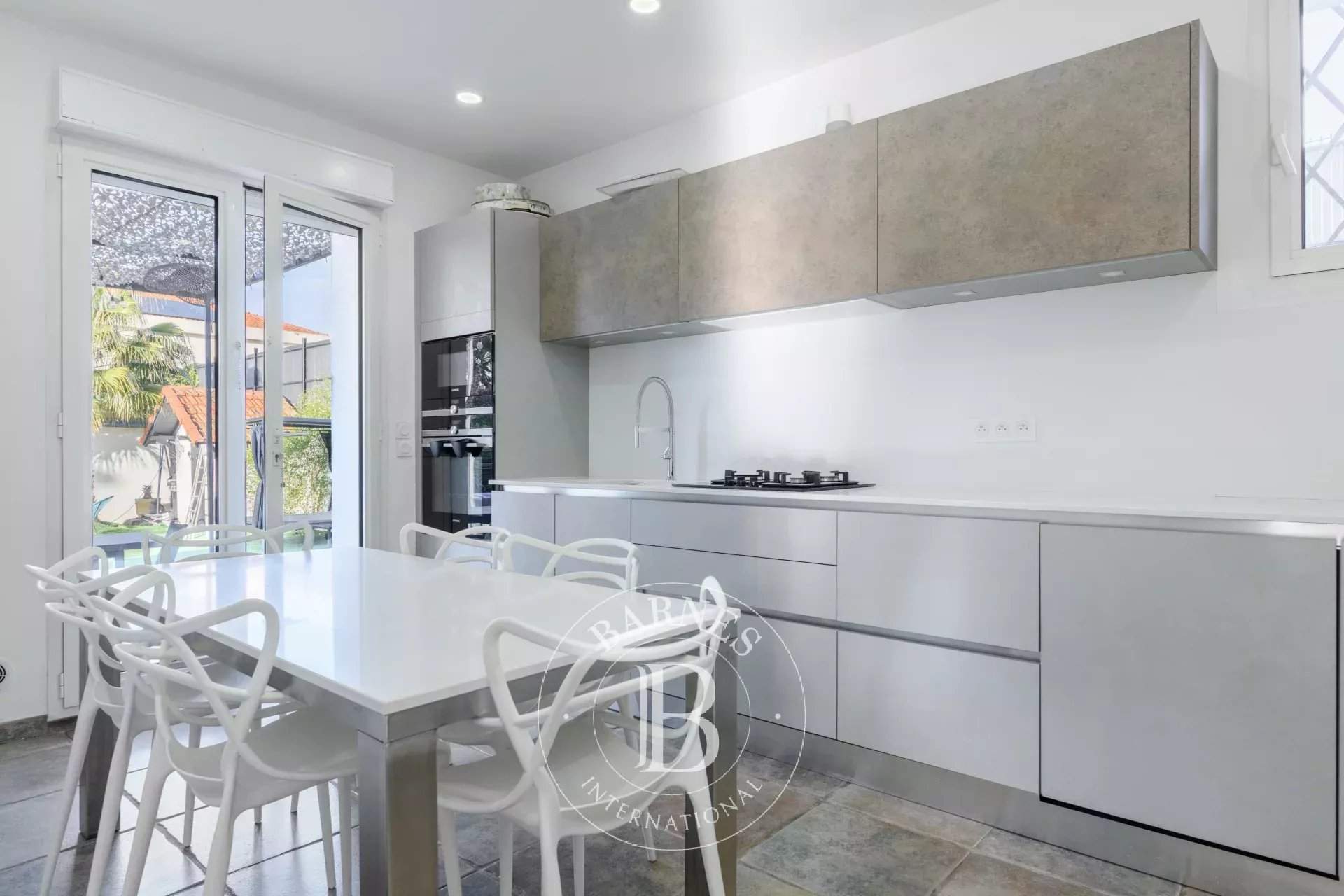 Marseille  - Maison 9 Pi&egrave;ces 5 Chambres - picture 10