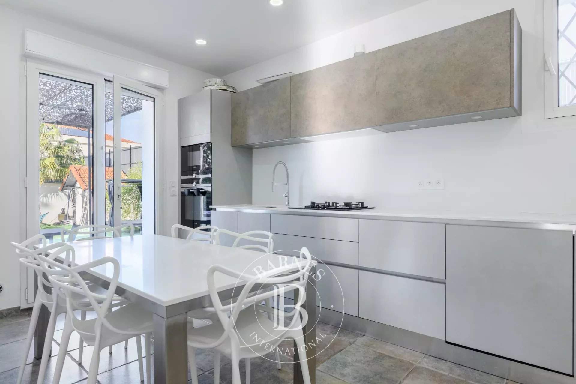 Marseille  - House 5 Bedrooms - picture 10