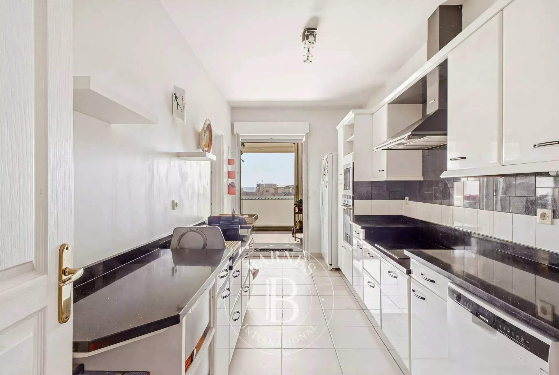Marseille  - Apartment 3 Bedrooms - picture 4