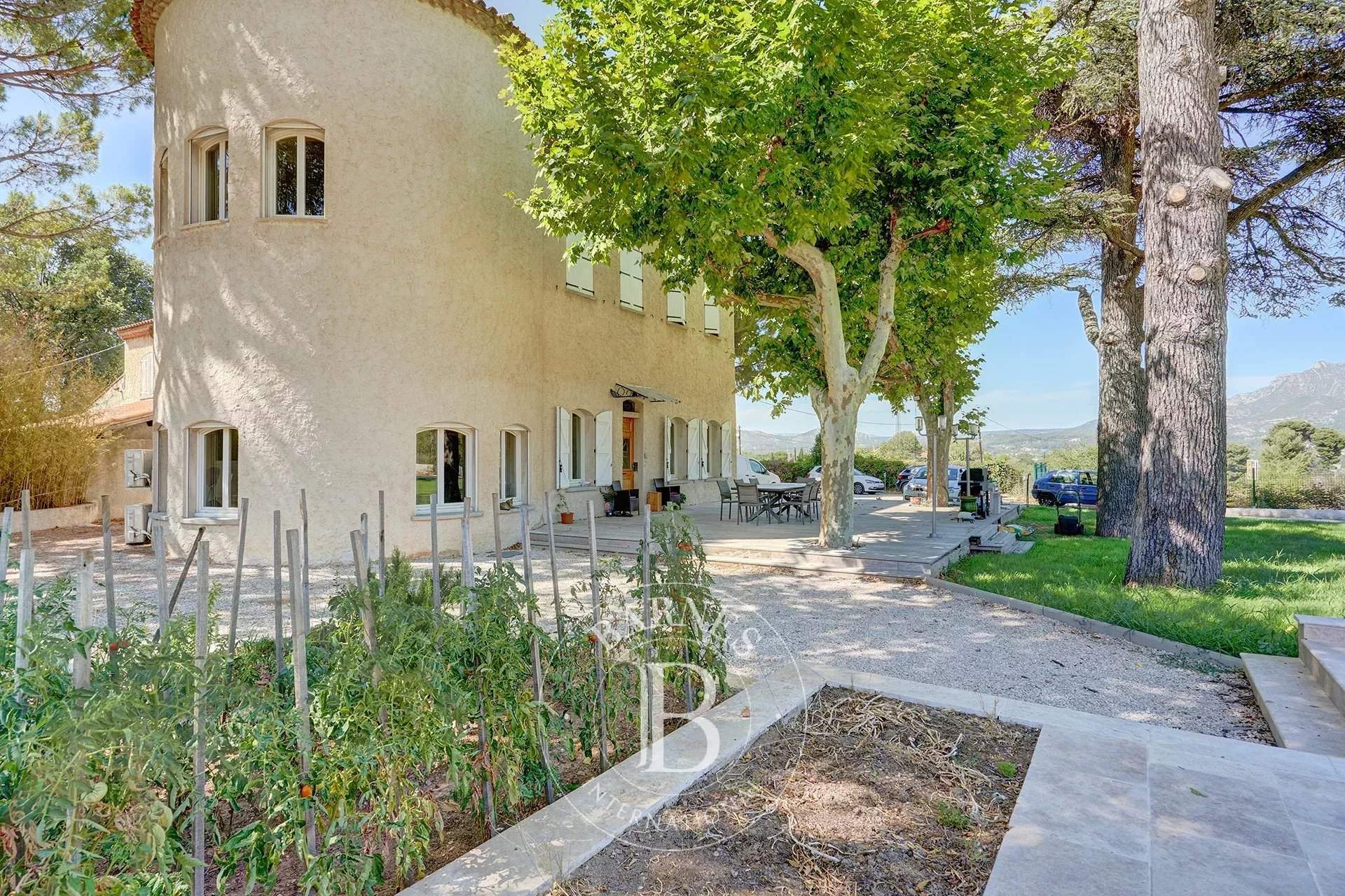 Aubagne  - Maison 10 Pièces 4 Chambres - picture 3