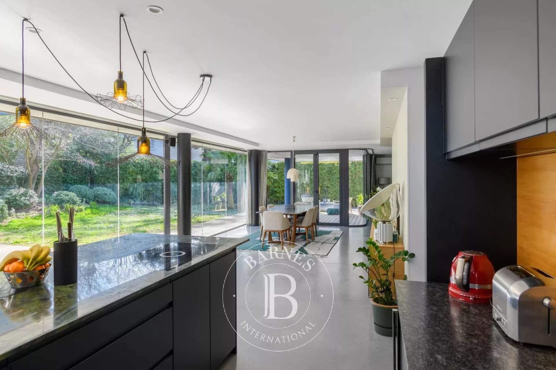 Marseille  - Maison 6 Pi&egrave;ces 4 Chambres - picture 3