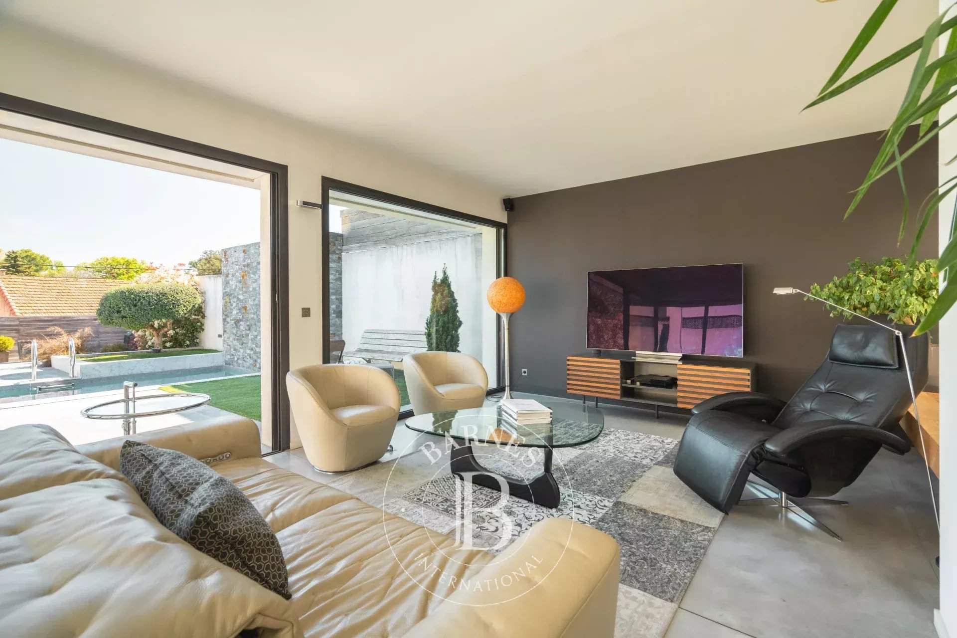 Marseille  - Villa 4 Pi&egrave;ces 3 Chambres - picture 12