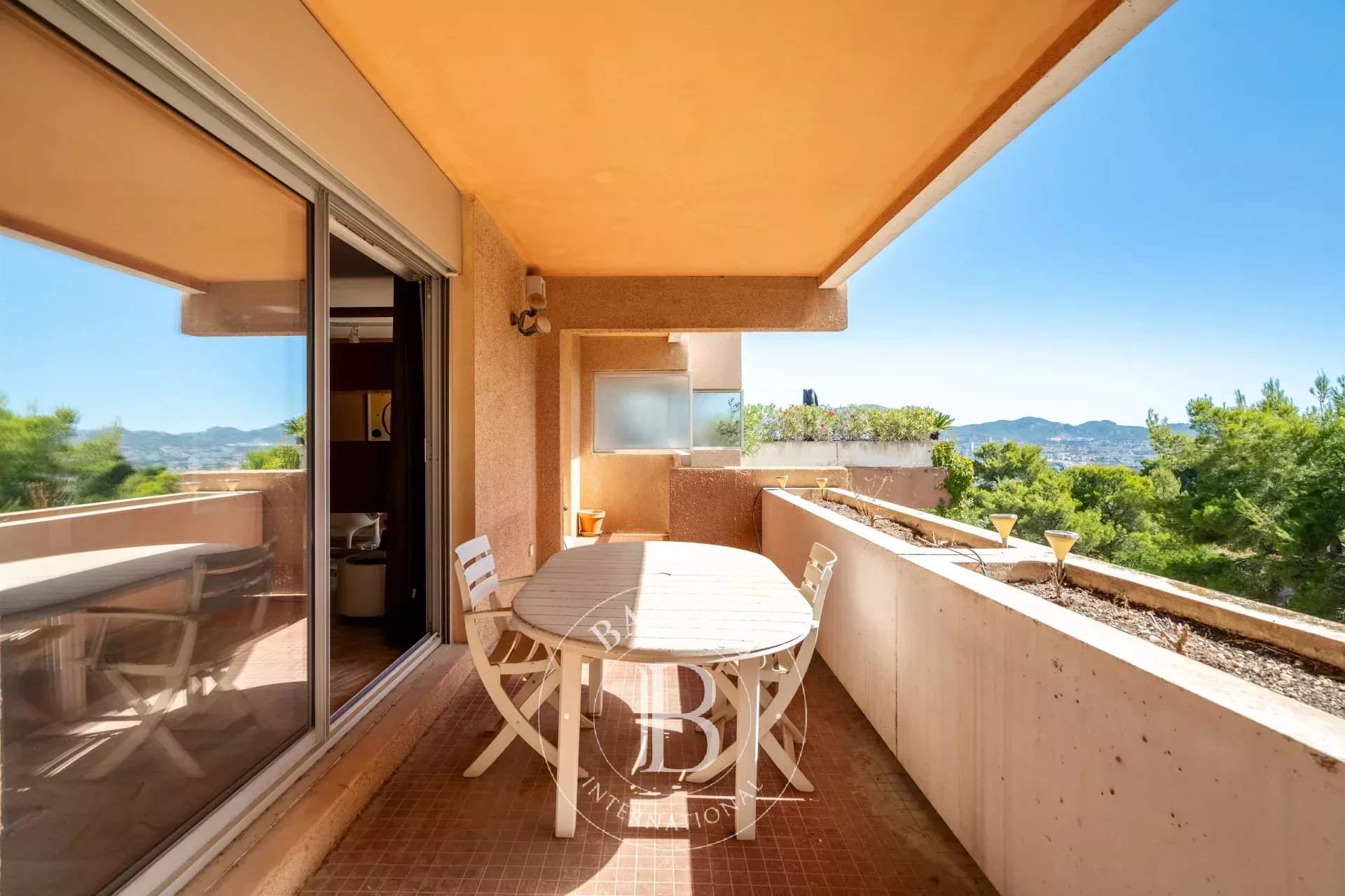 Marseille  - Apartment 3 Bedrooms - picture 2
