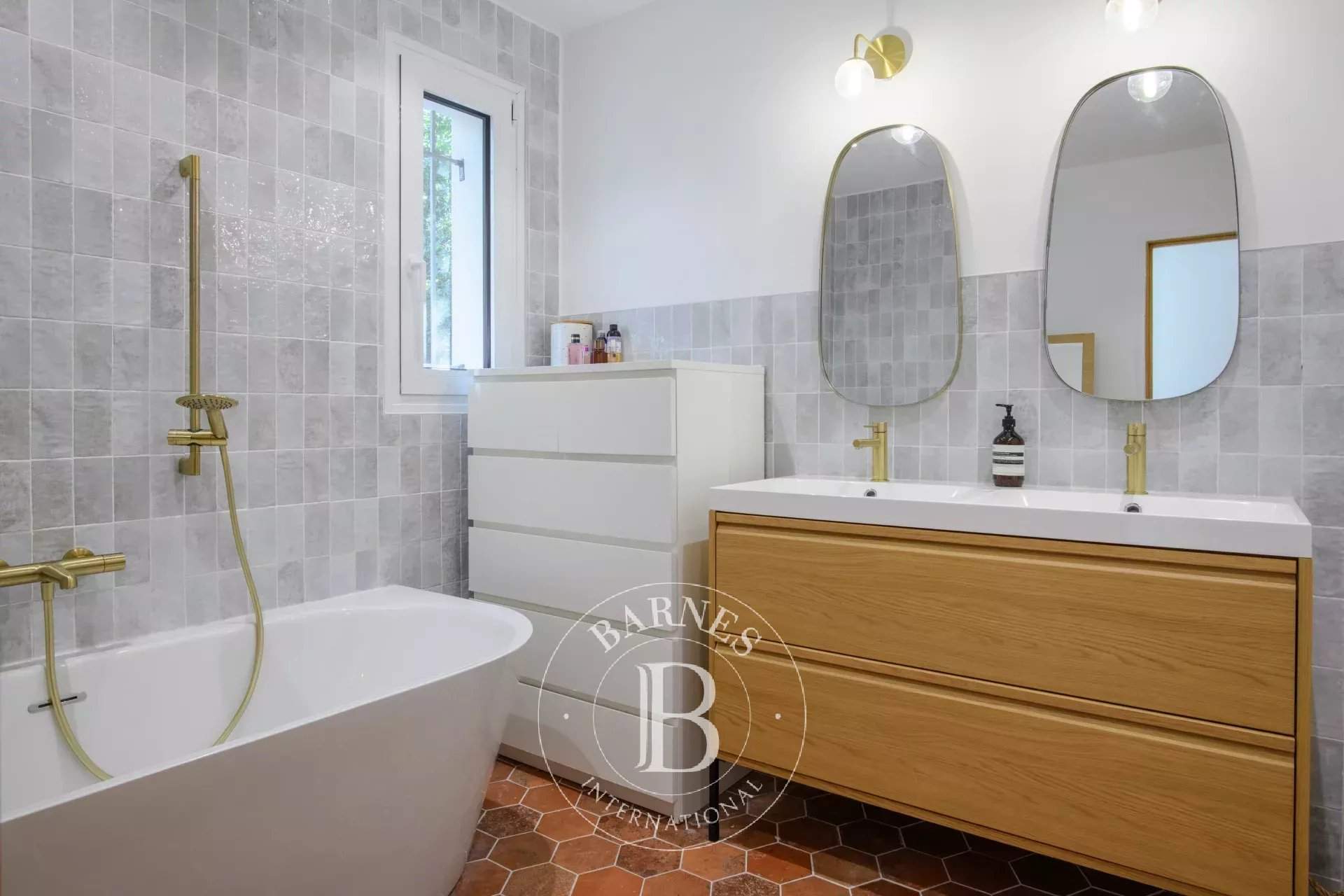 Marseille  - Maison 6 Pièces 5 Chambres - picture 10