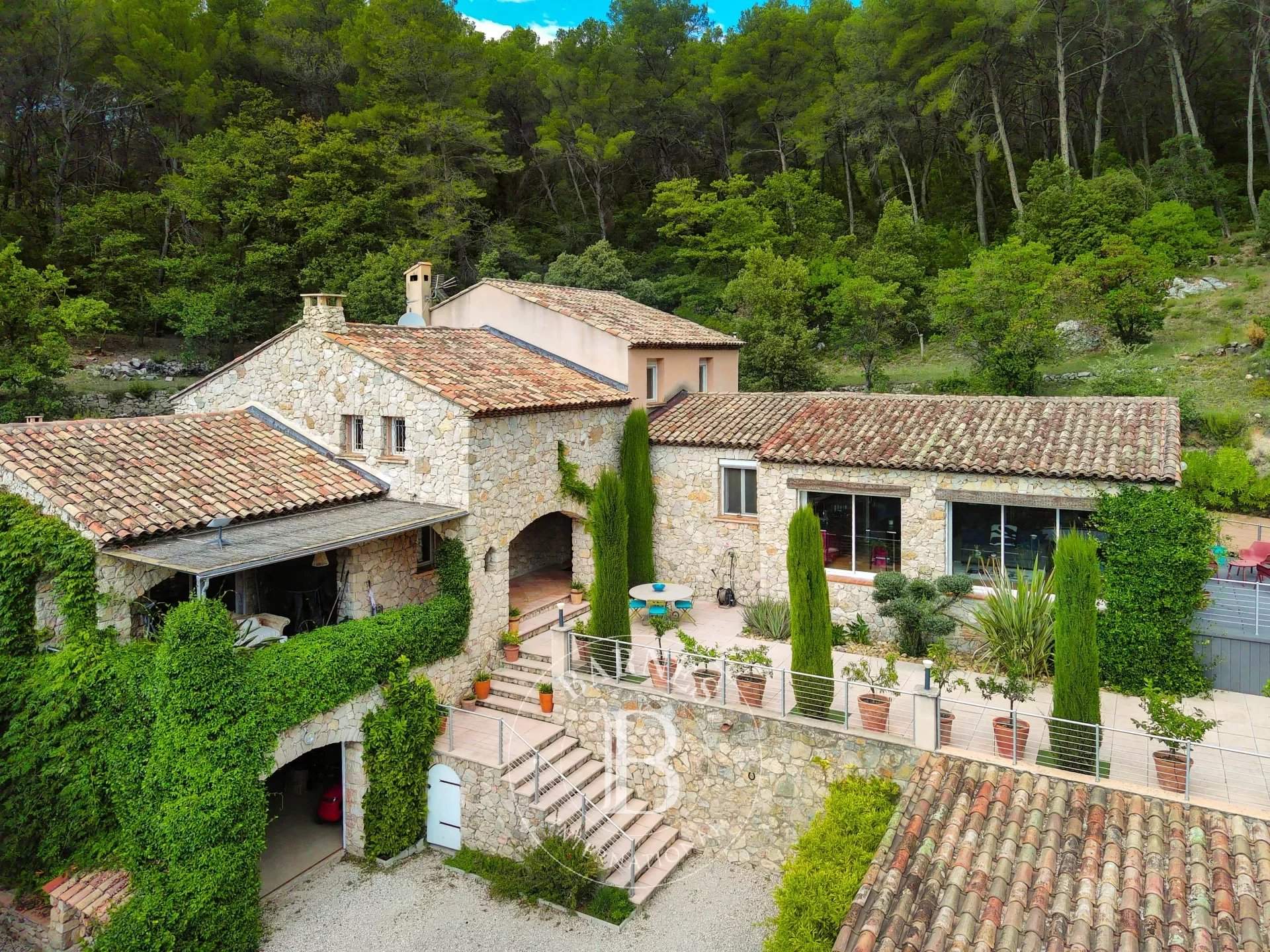 Auriol  - Property 5 Bedrooms - picture 2
