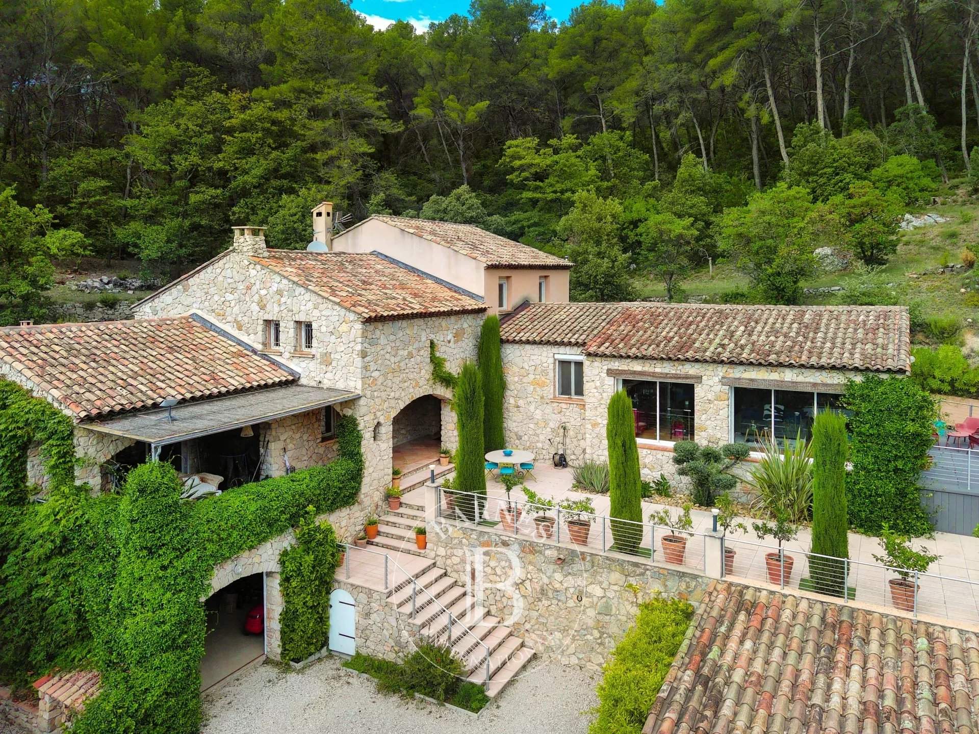 Auriol  - Property 5 Bedrooms - picture 1