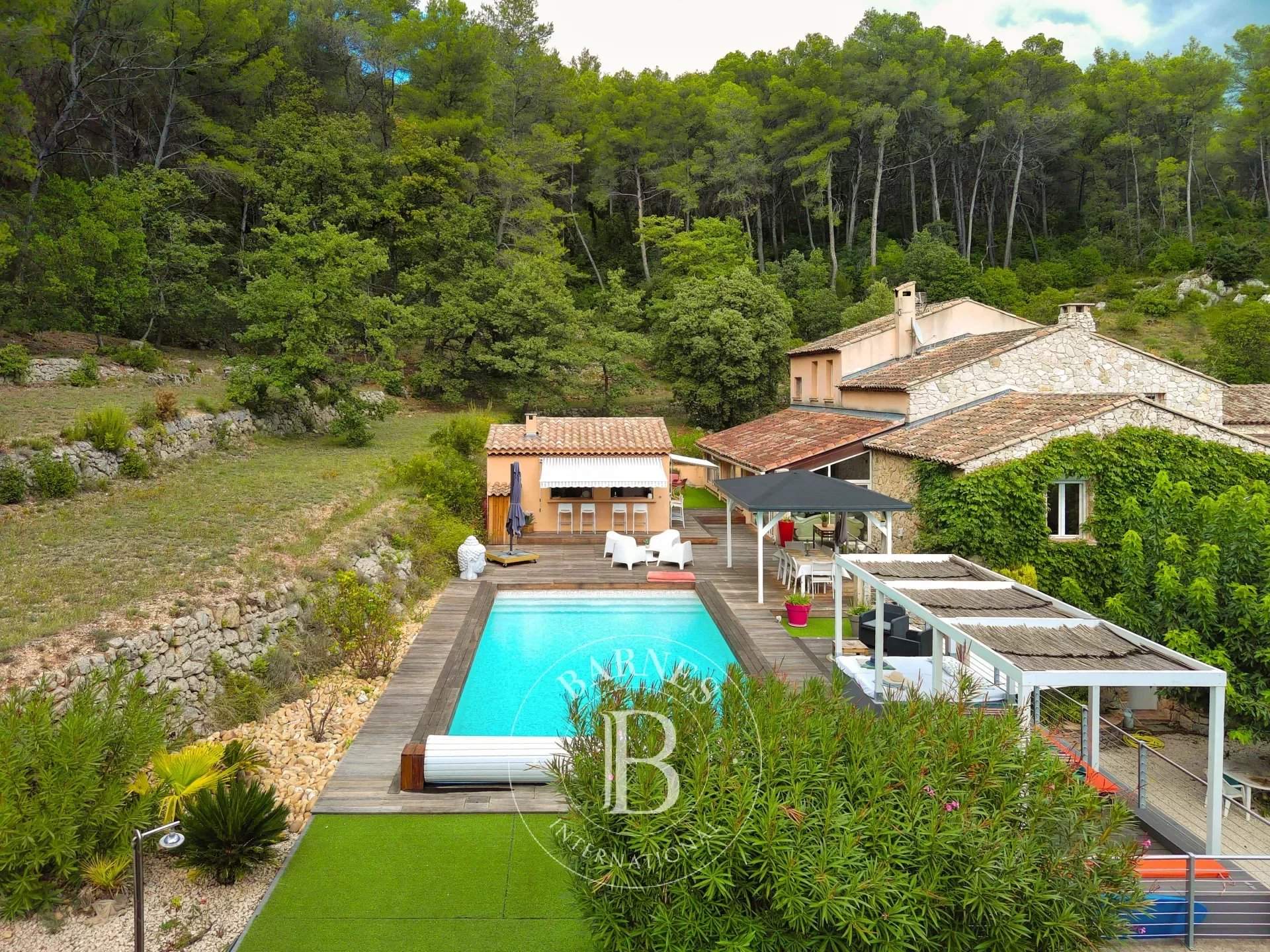 Auriol  - Property 5 Bedrooms - picture 4