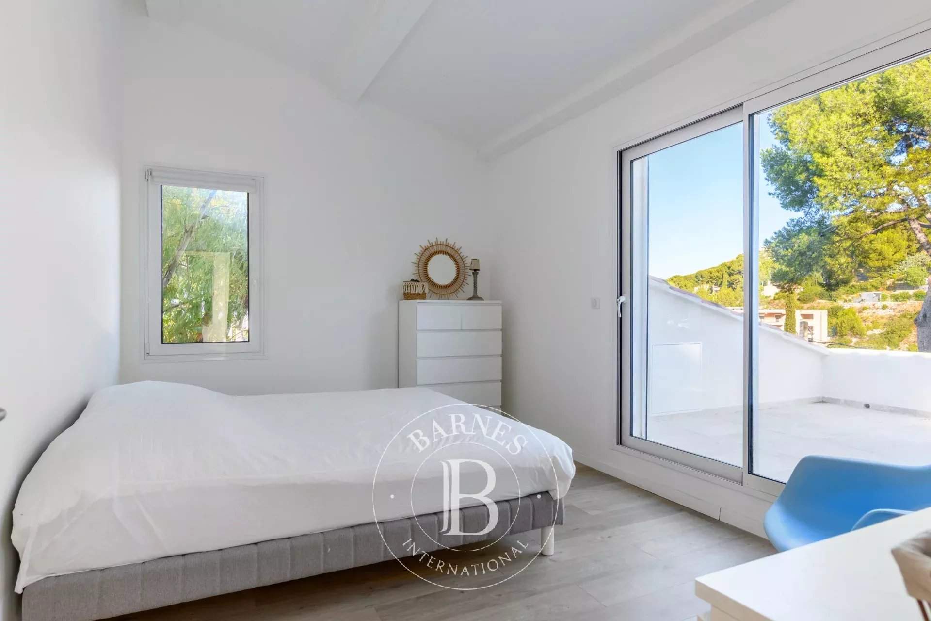 Marseille  - Maison 6 Pièces 5 Chambres - picture 13