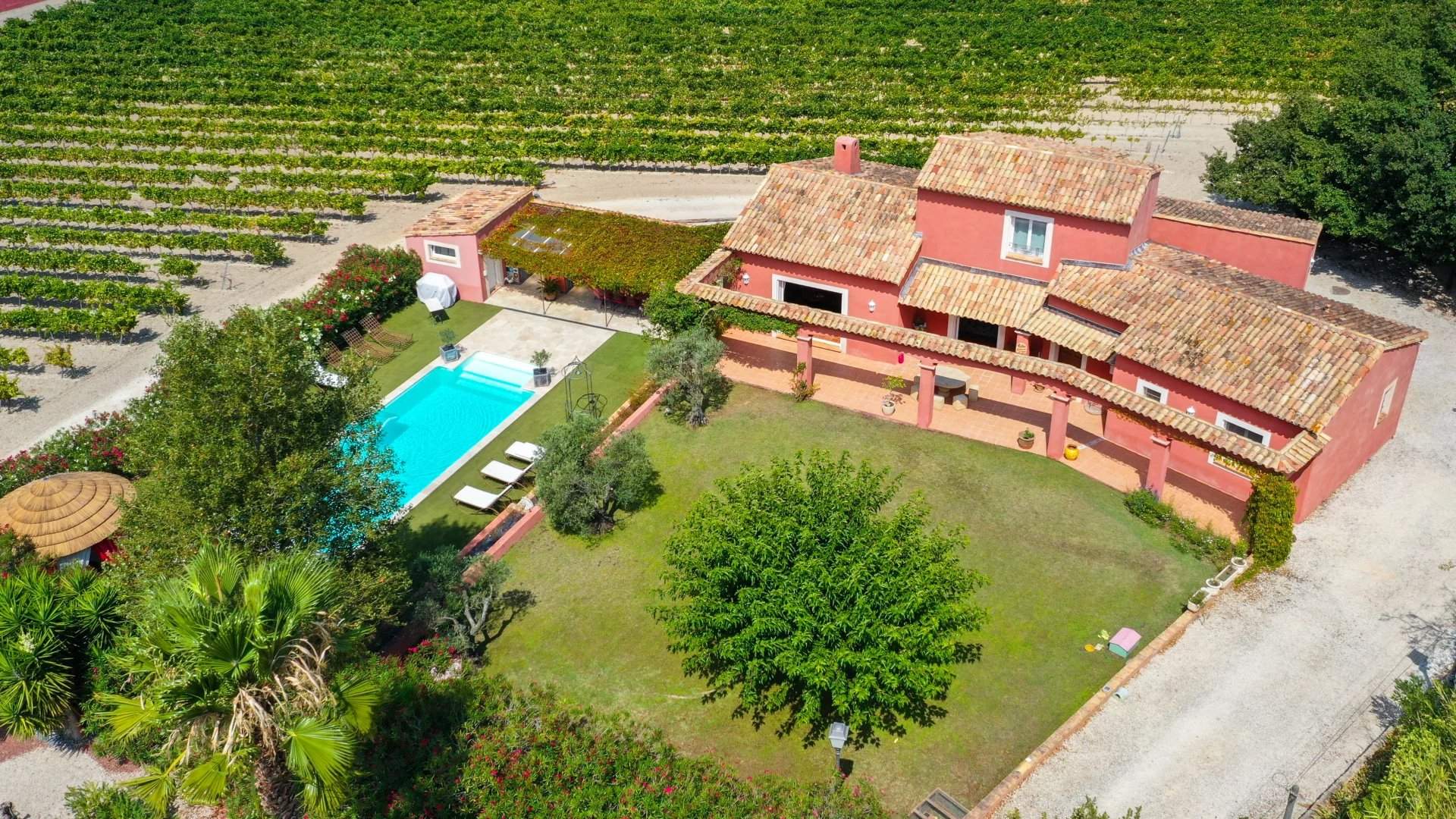 Sausset-les-Pins  - Maison 7 Pi&egrave;ces 4 Chambres - picture 4