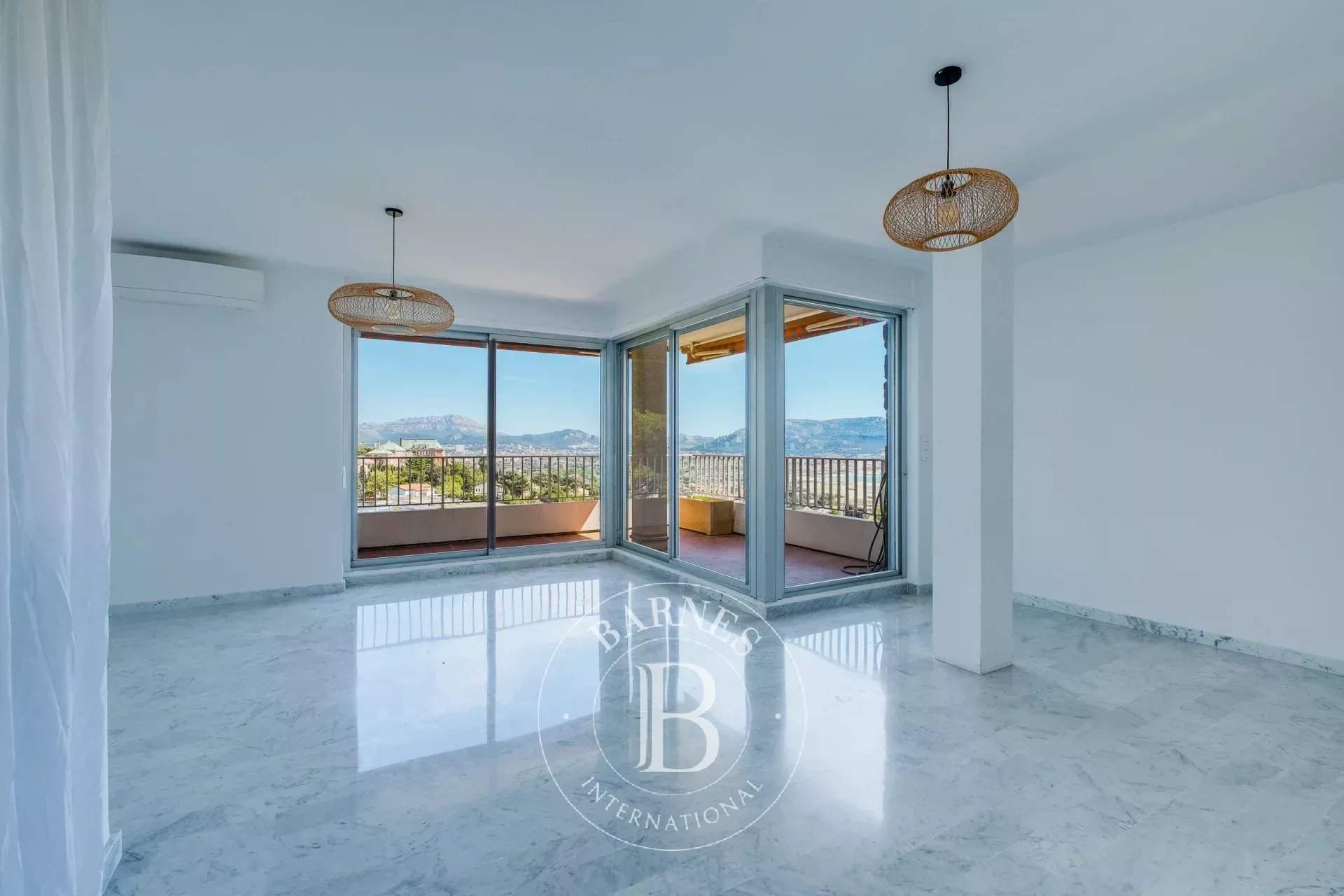 Marseille  - Apartment 3 Bedrooms - picture 2