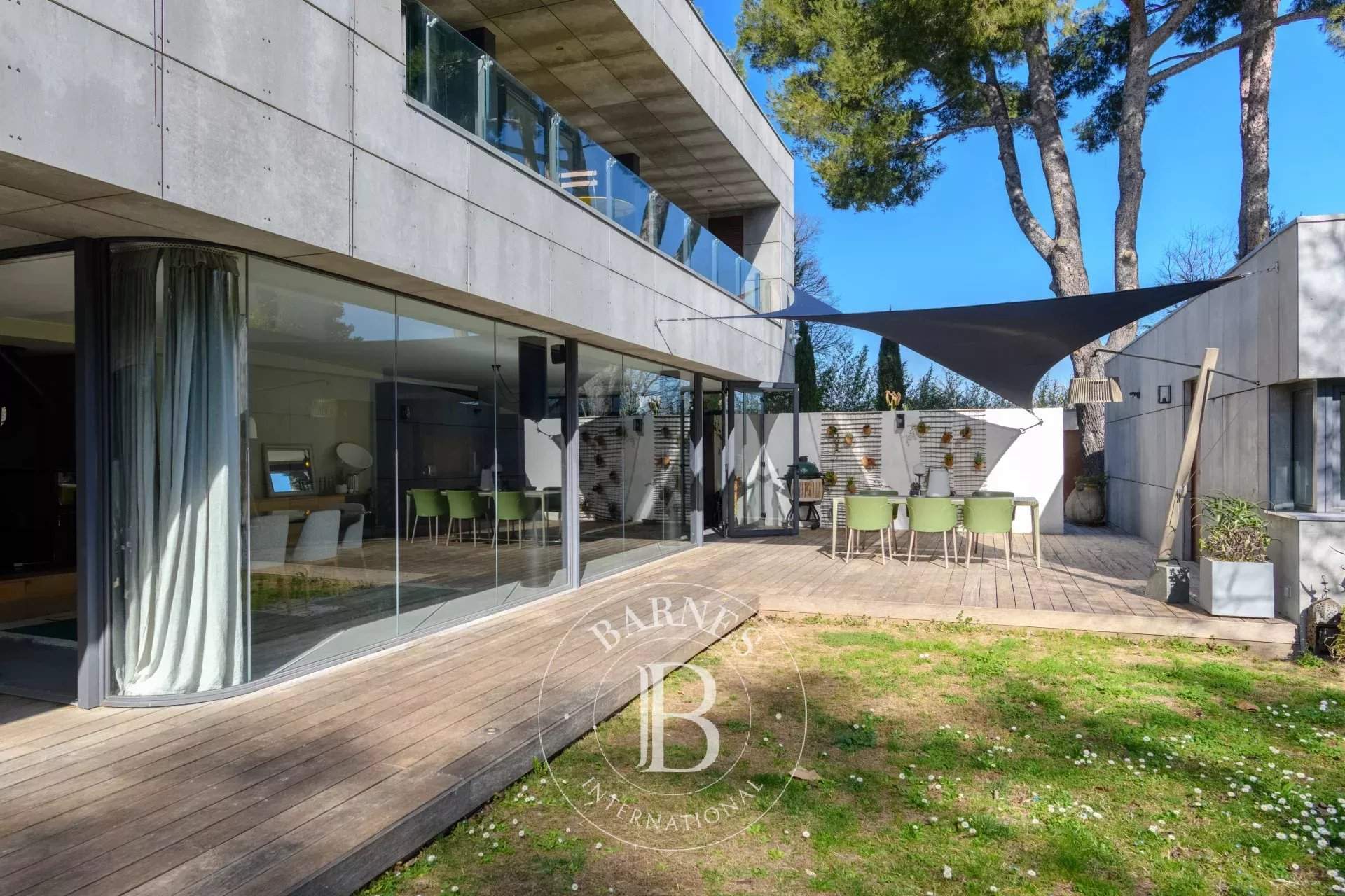 Marseille  - Maison 6 Pi&egrave;ces 4 Chambres - picture 2