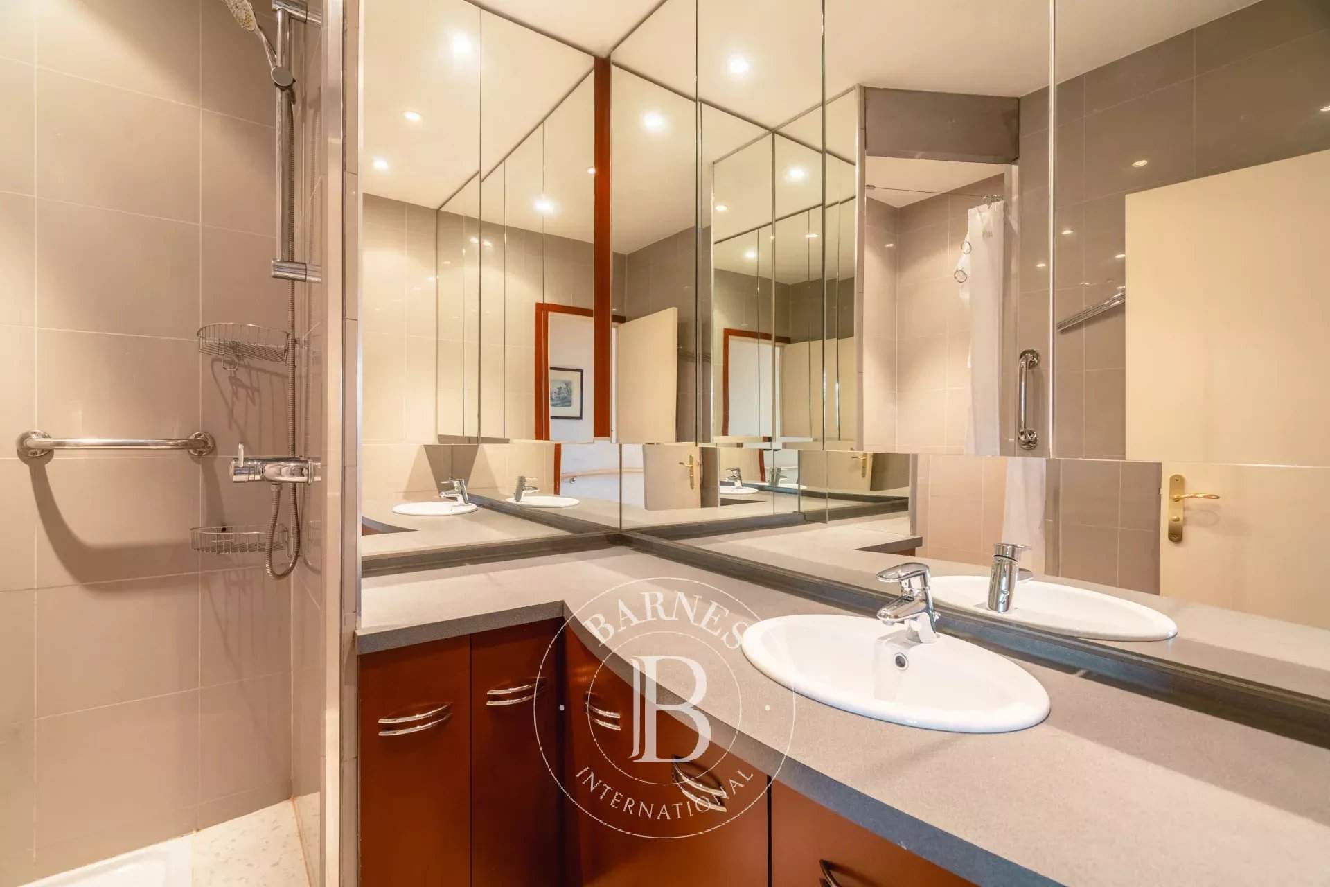 Marseille  - Apartment 4 Bedrooms - picture 9