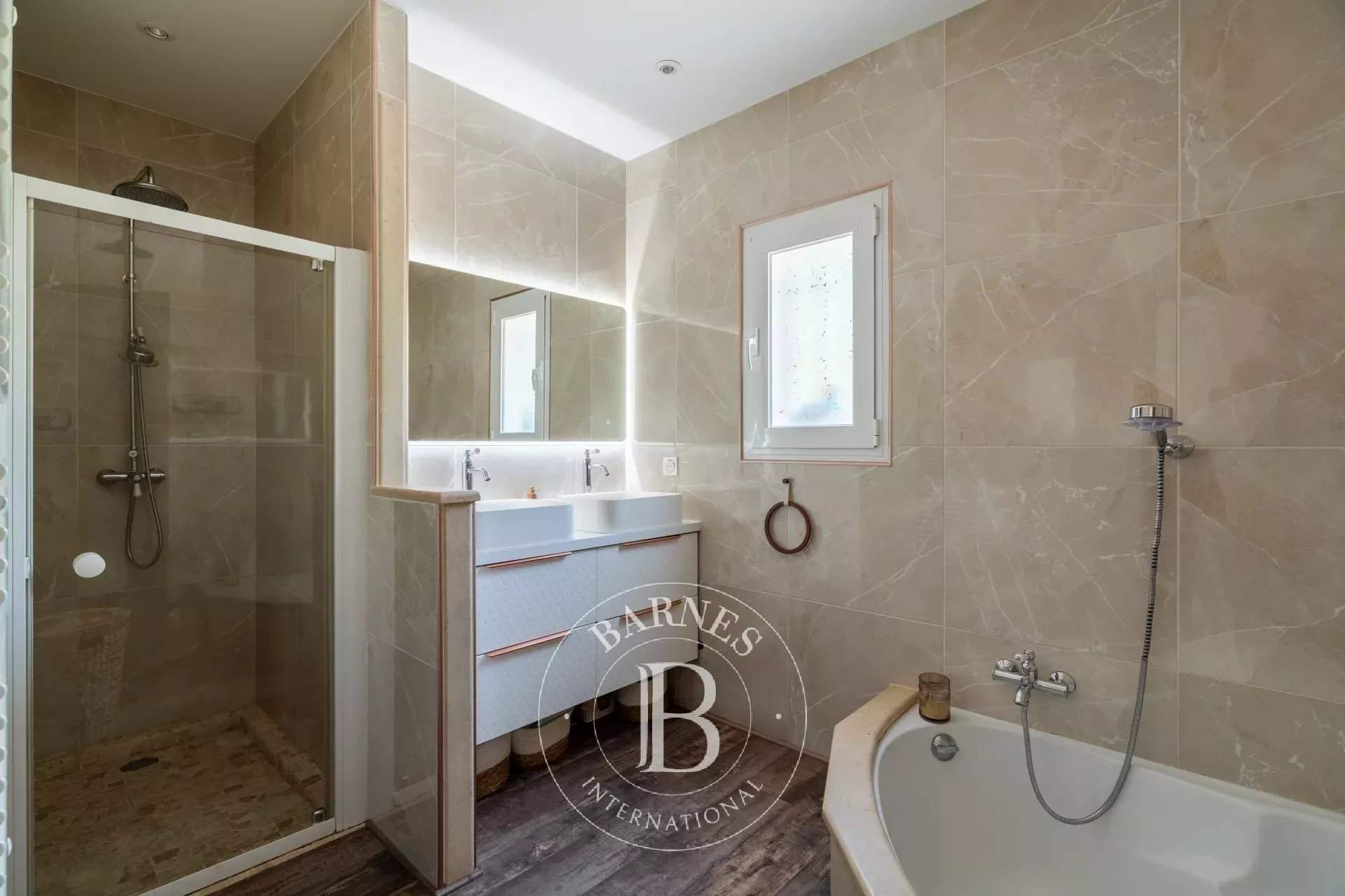 Aubagne  - Maison 7 Pièces 4 Chambres - picture 12