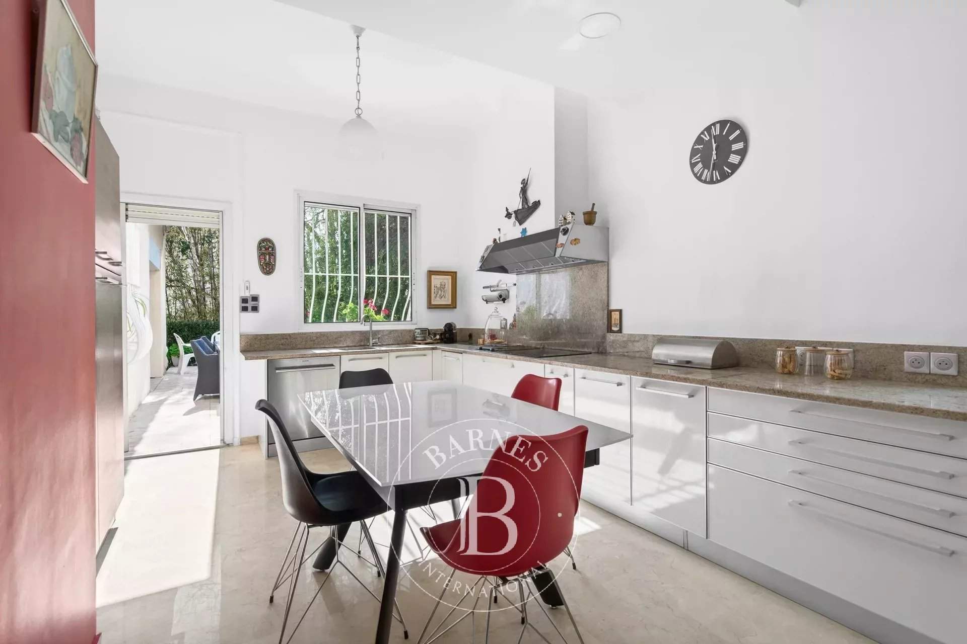 Marseille  - Maison 6 Pi&egrave;ces 4 Chambres - picture 10