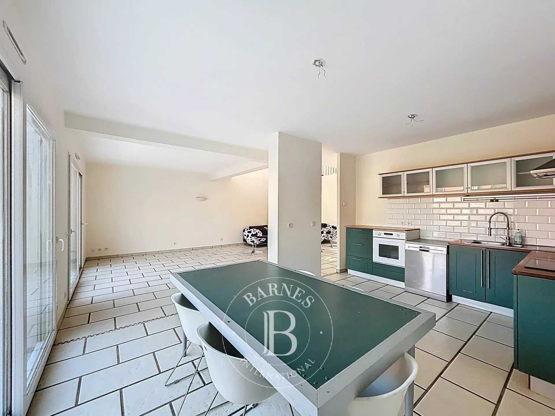 Nanterre  - House 4 Bedrooms