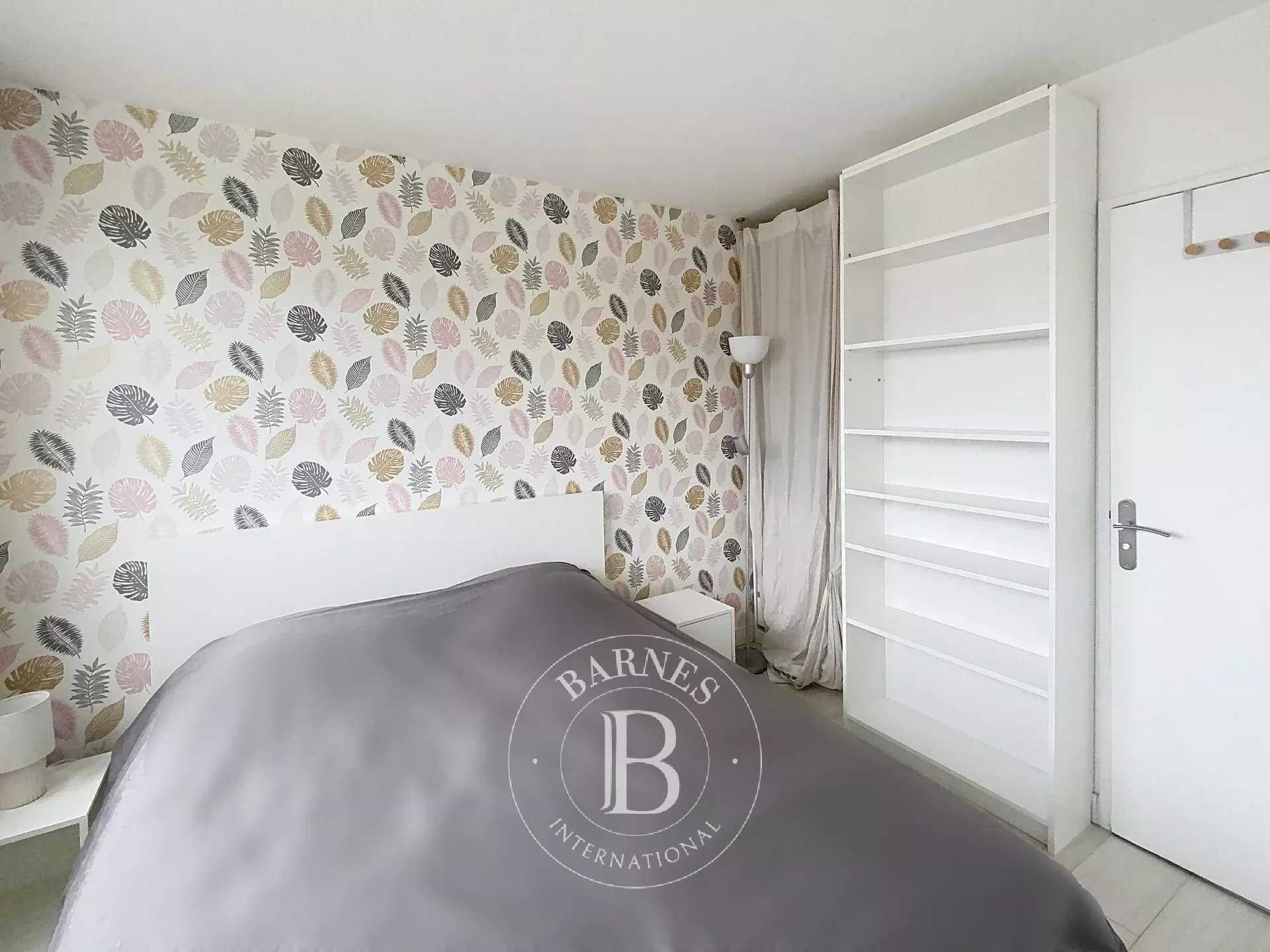 Courbevoie  - Apartment 1 Bedroom