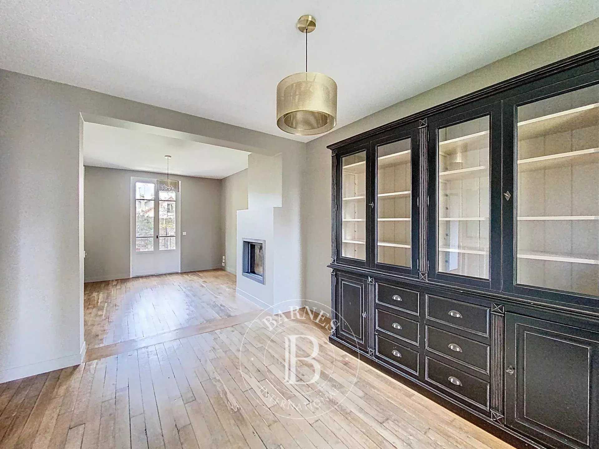 Nanterre  - Townhouse 6 Bedrooms