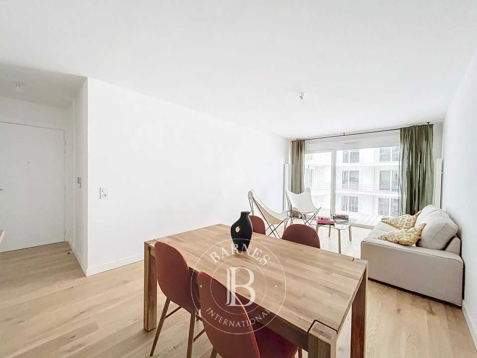 Clichy  - Apartment 2 Bedrooms