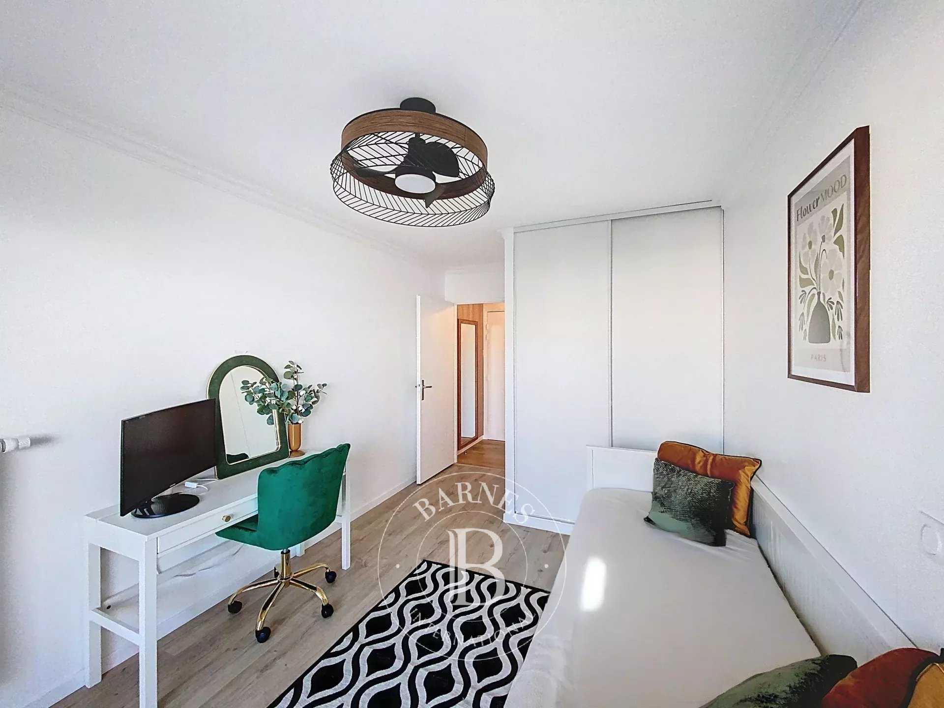 Courbevoie  - Appartement 3 Pi&egrave;ces 2 Chambres