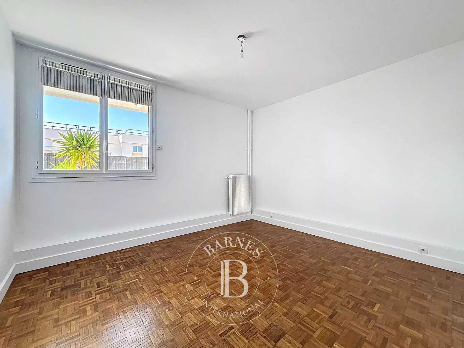 Courbevoie  - Appartement 4 Pièces 3 Chambres