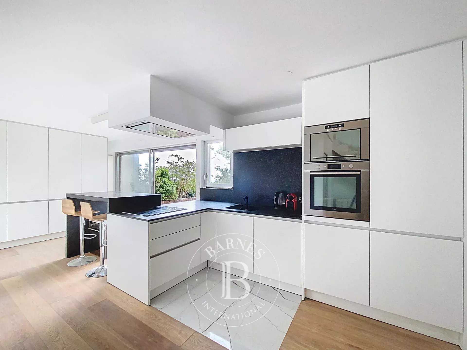 Courbevoie  - Appartement 4 Pi&egrave;ces 3 Chambres
